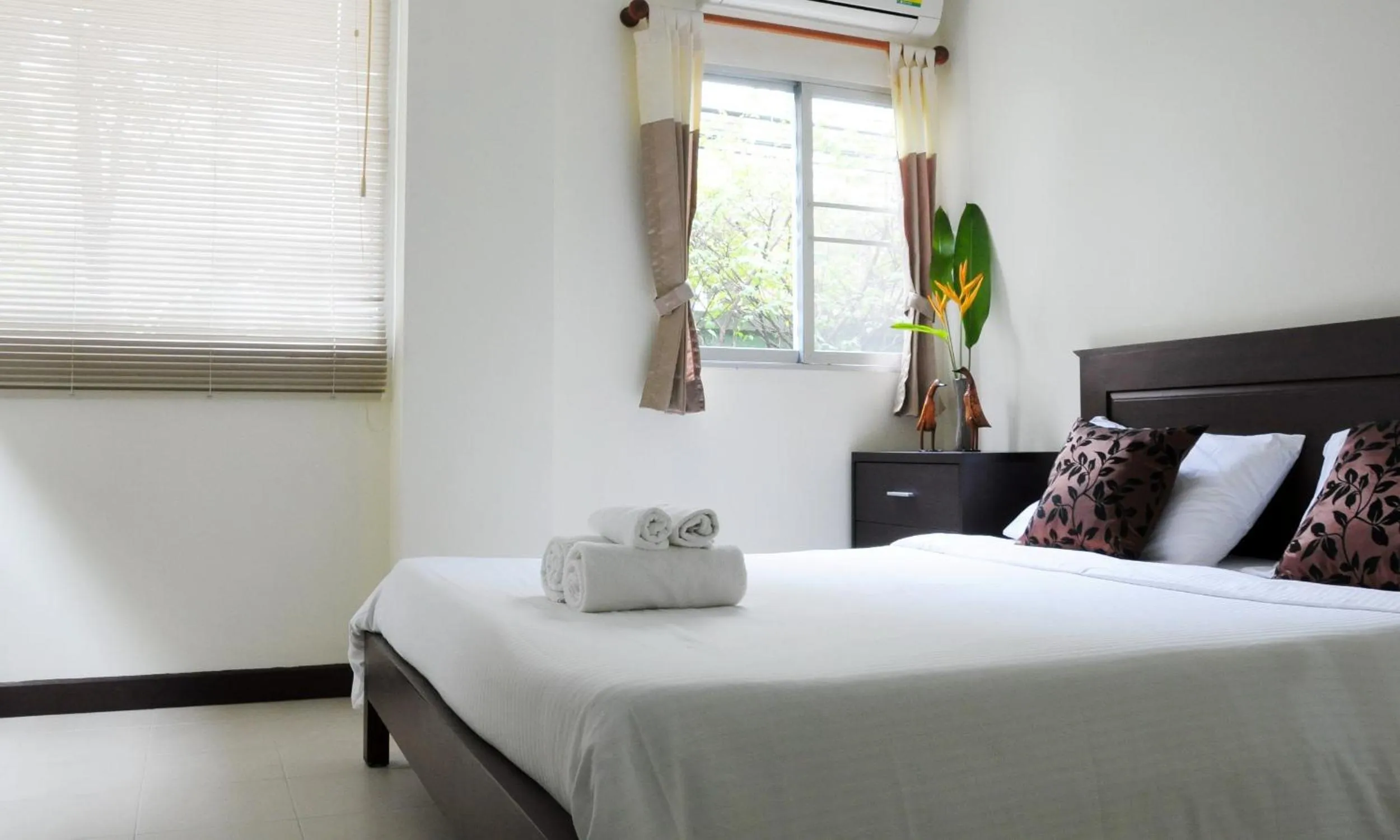 Bed in Thanaree place