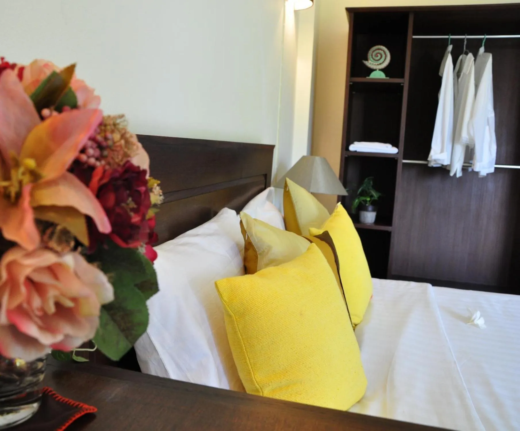 Bed in Thanaree place