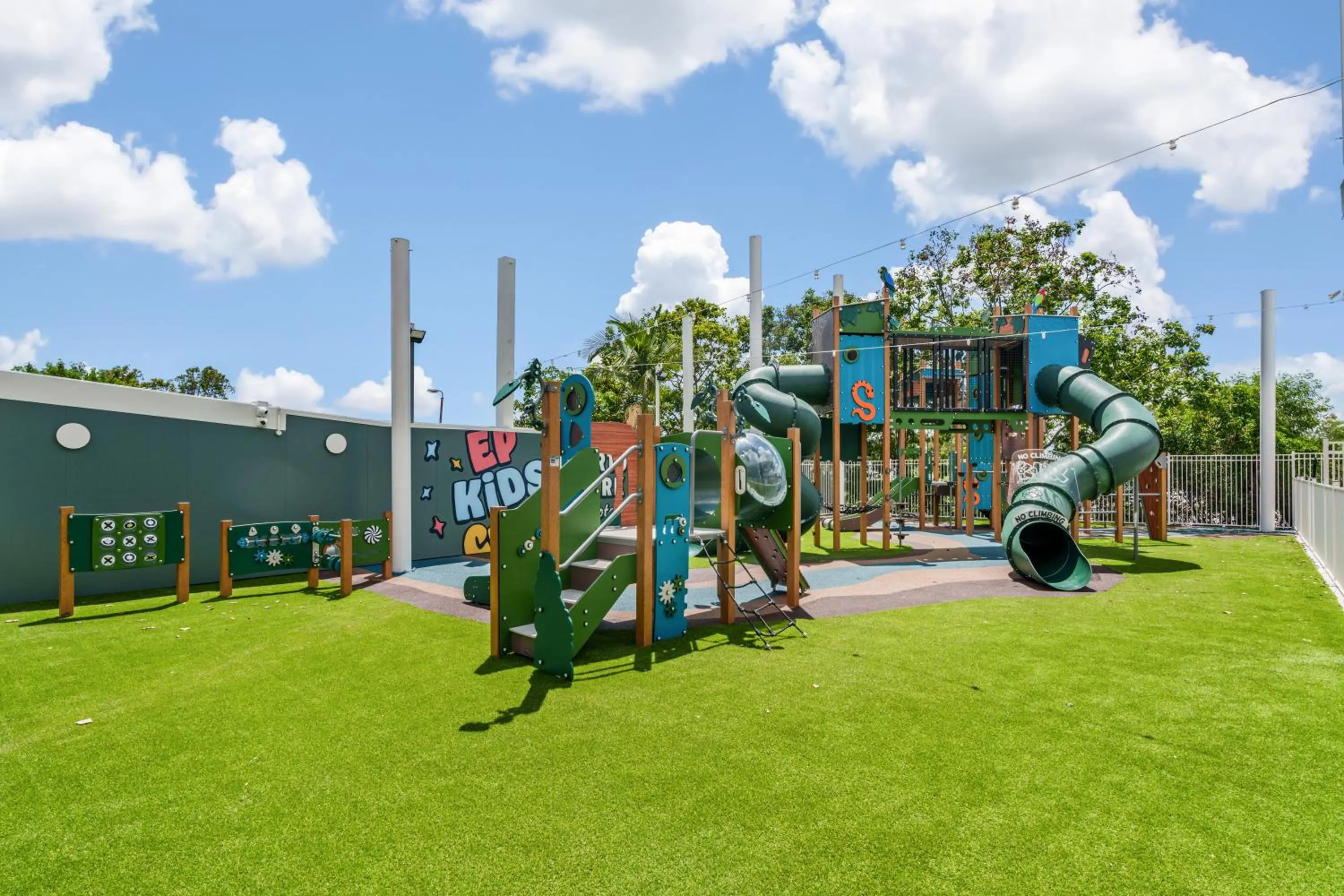 Property building in Everton Park Hotel
