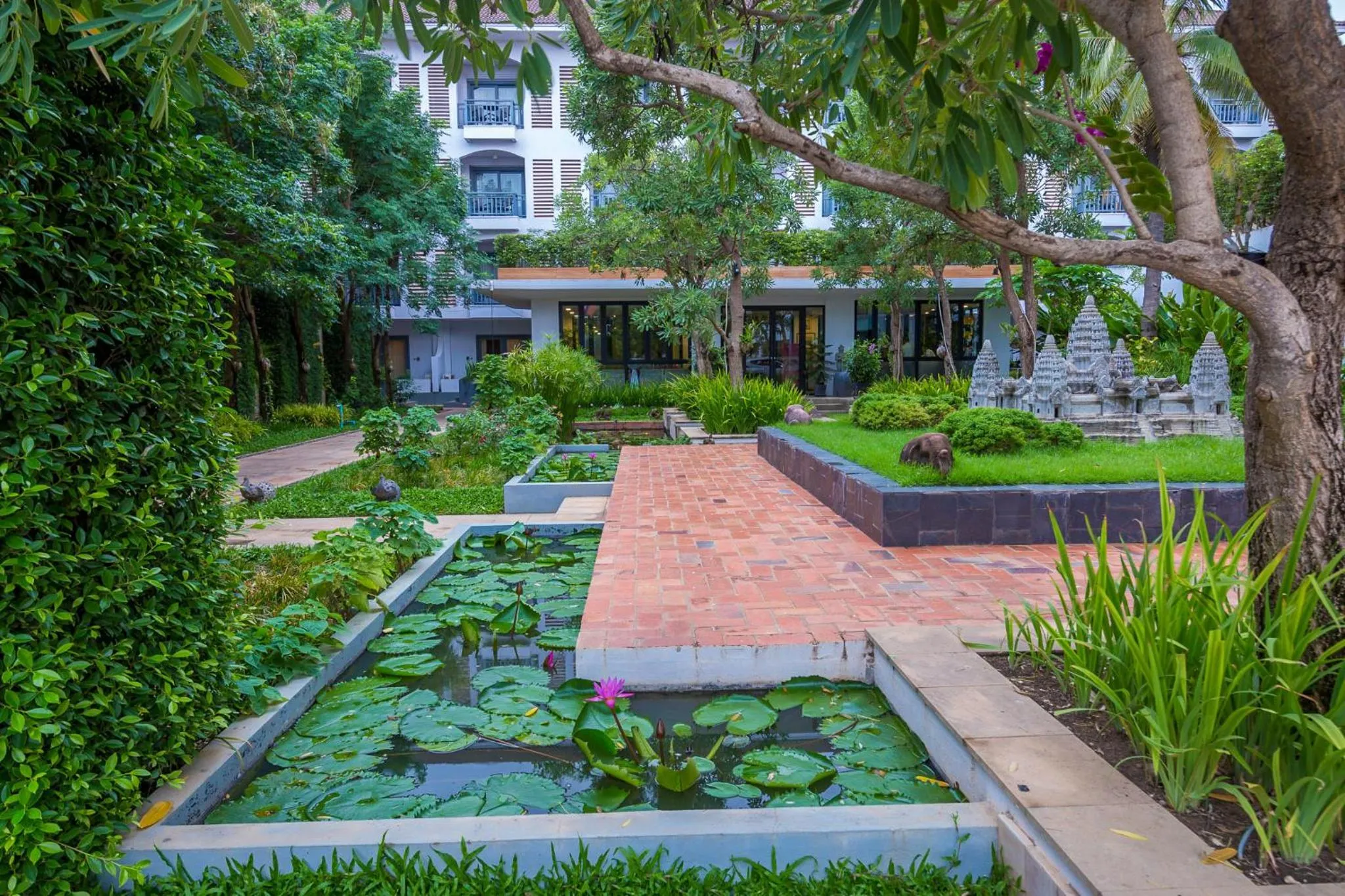 Garden in Damrei Angkor Hotel