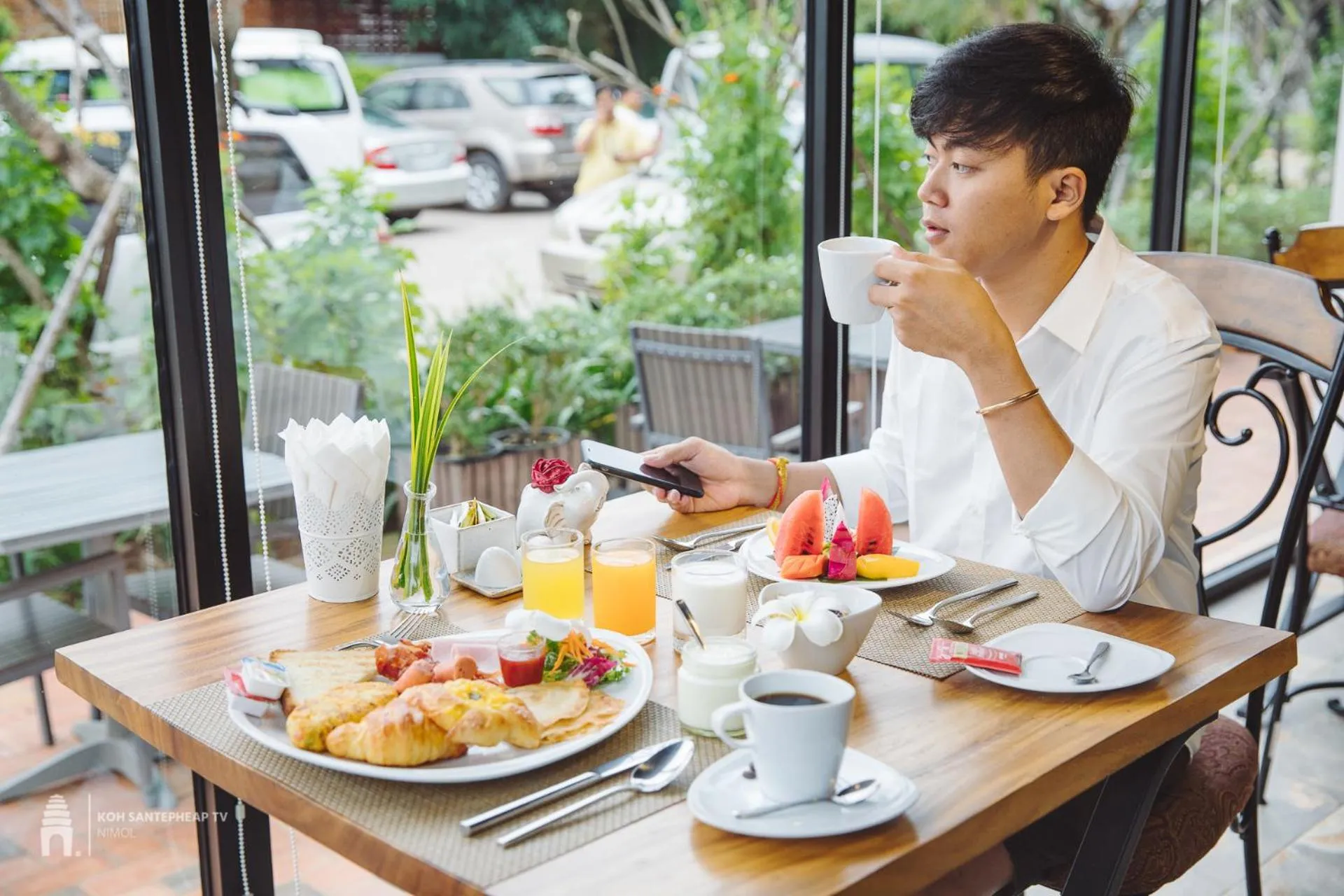 Restaurant/places to eat in Damrei Angkor Hotel