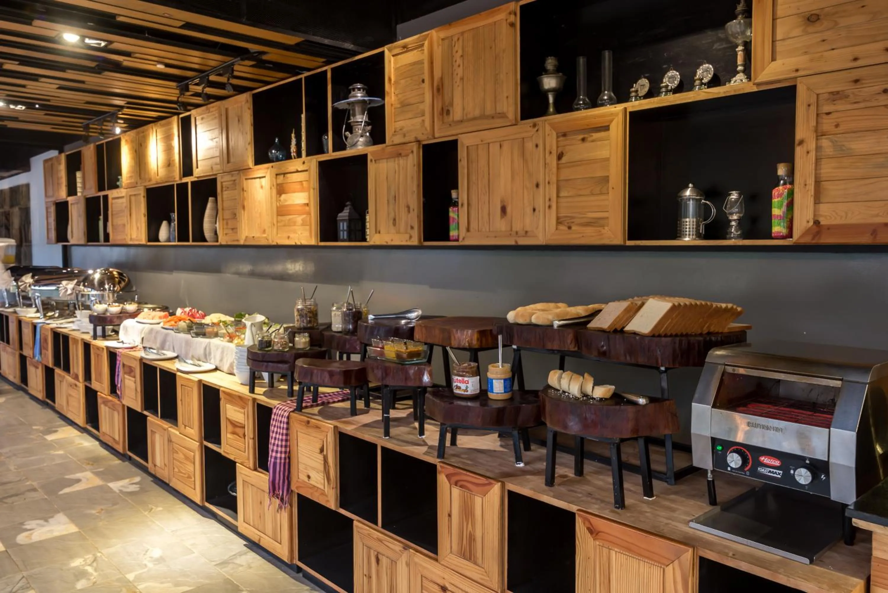 Restaurant/places to eat in Damrei Angkor Hotel