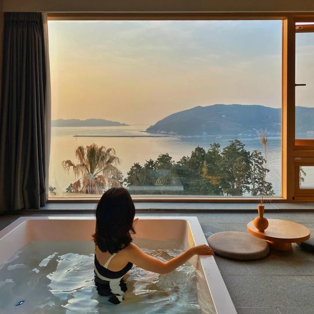 Hot Tub in Hotel SANG SANG & Private SANG SANG POOL VILLA