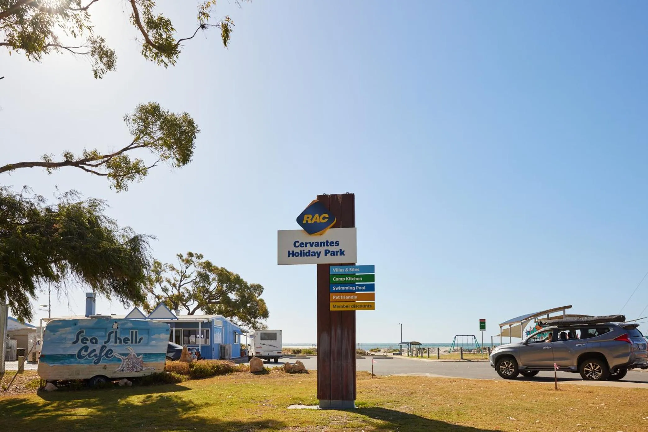 Facade/entrance in RAC Cervantes Holiday Park