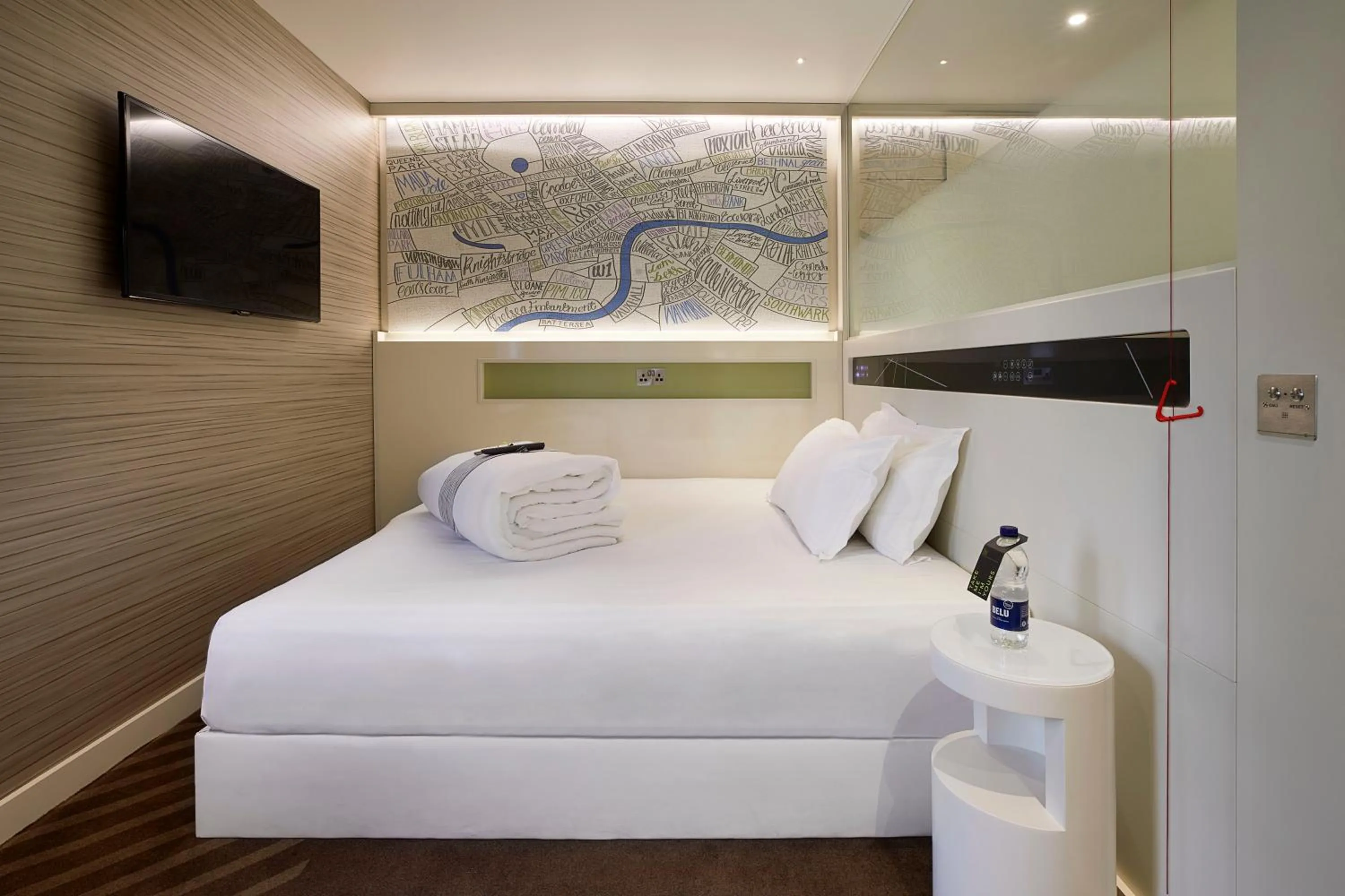 Bedroom, Bed in hub London - King's Cross