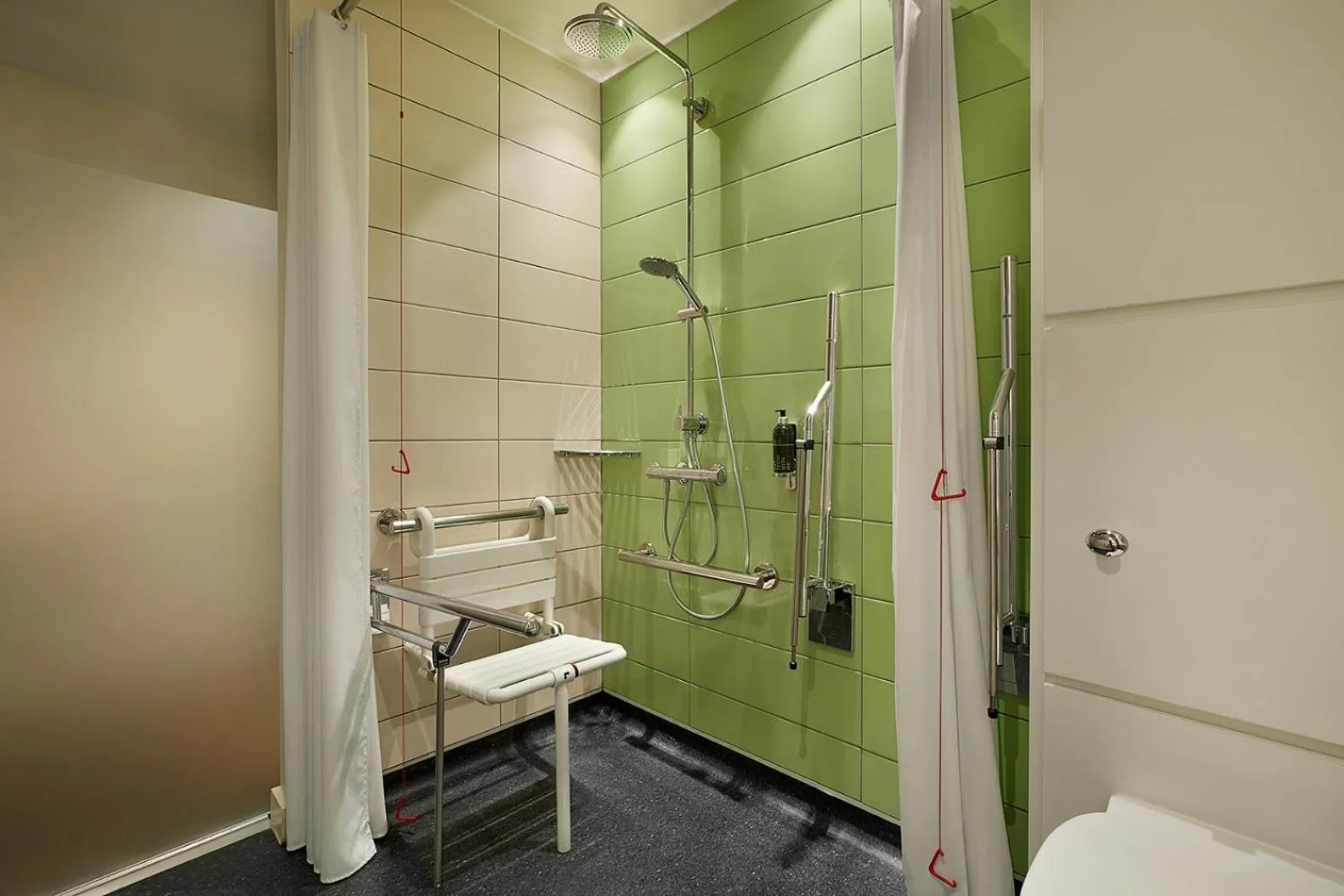 Bathroom in hub London - King's Cross