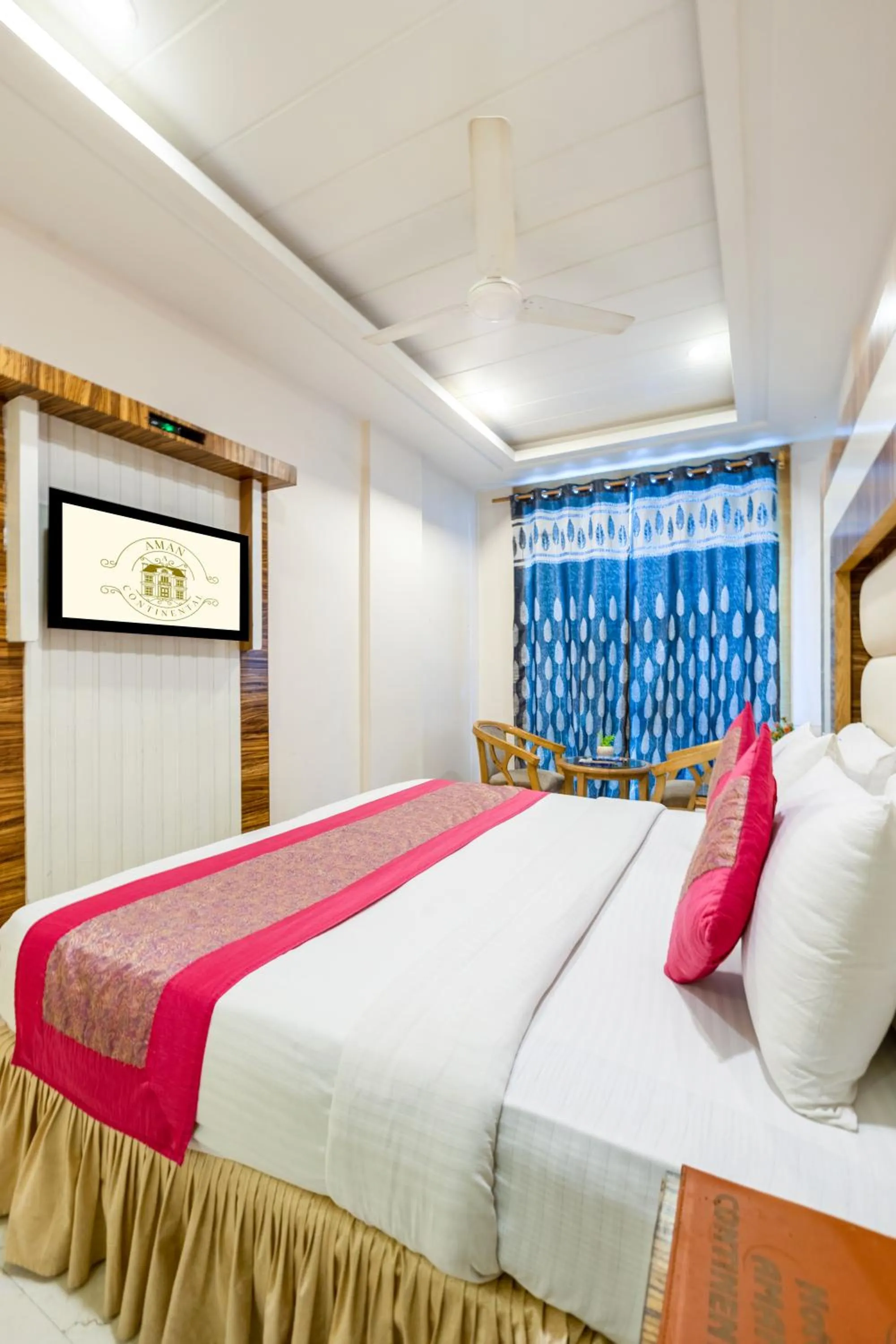 Bed in Aman Continental With Restaurant - 5Mins from Connaught Place ,Railway Station & Metro