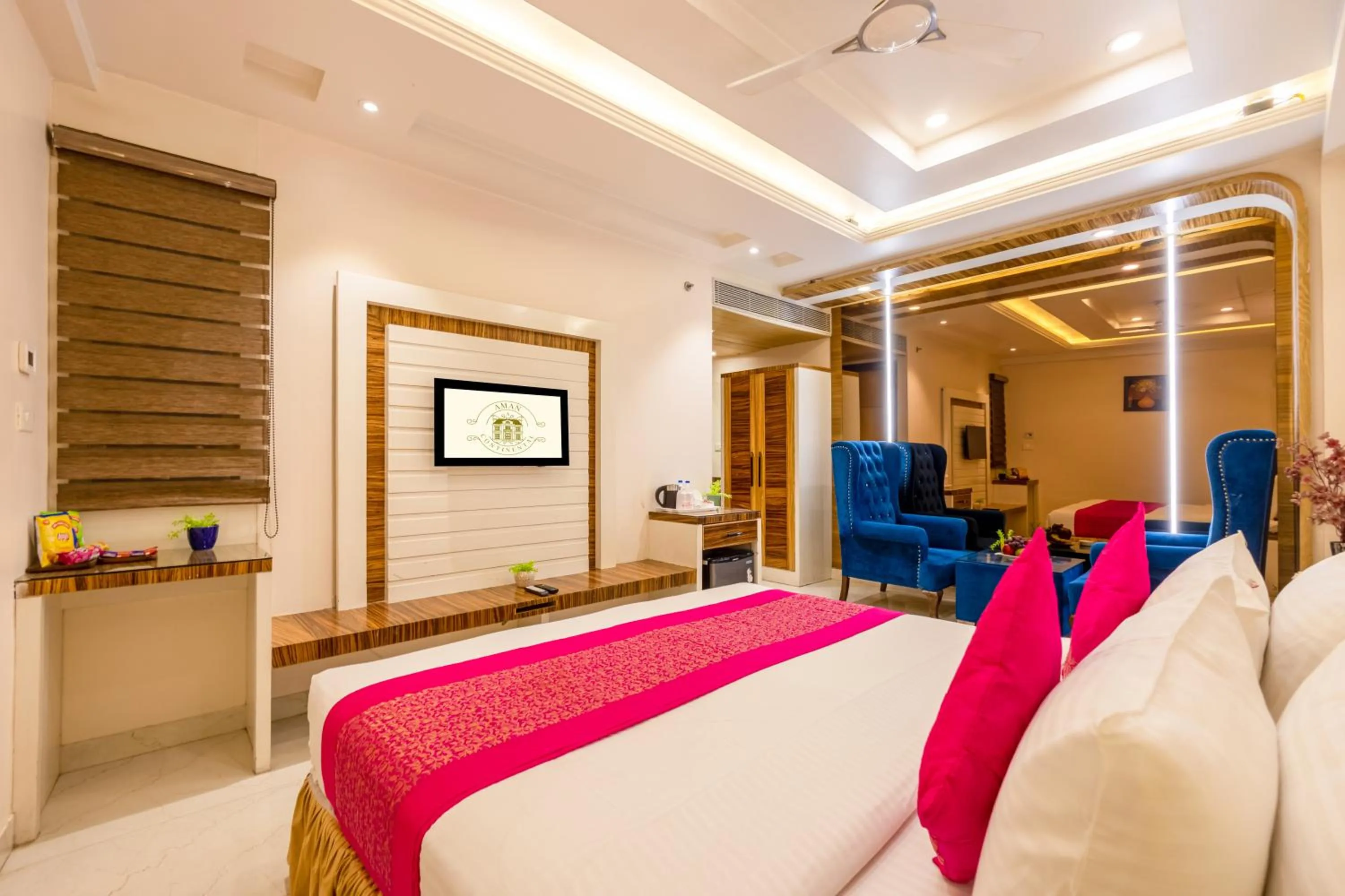 Bedroom, Bed in Aman Continental With Restaurant - 5Mins from Connaught Place ,Railway Station & Metro