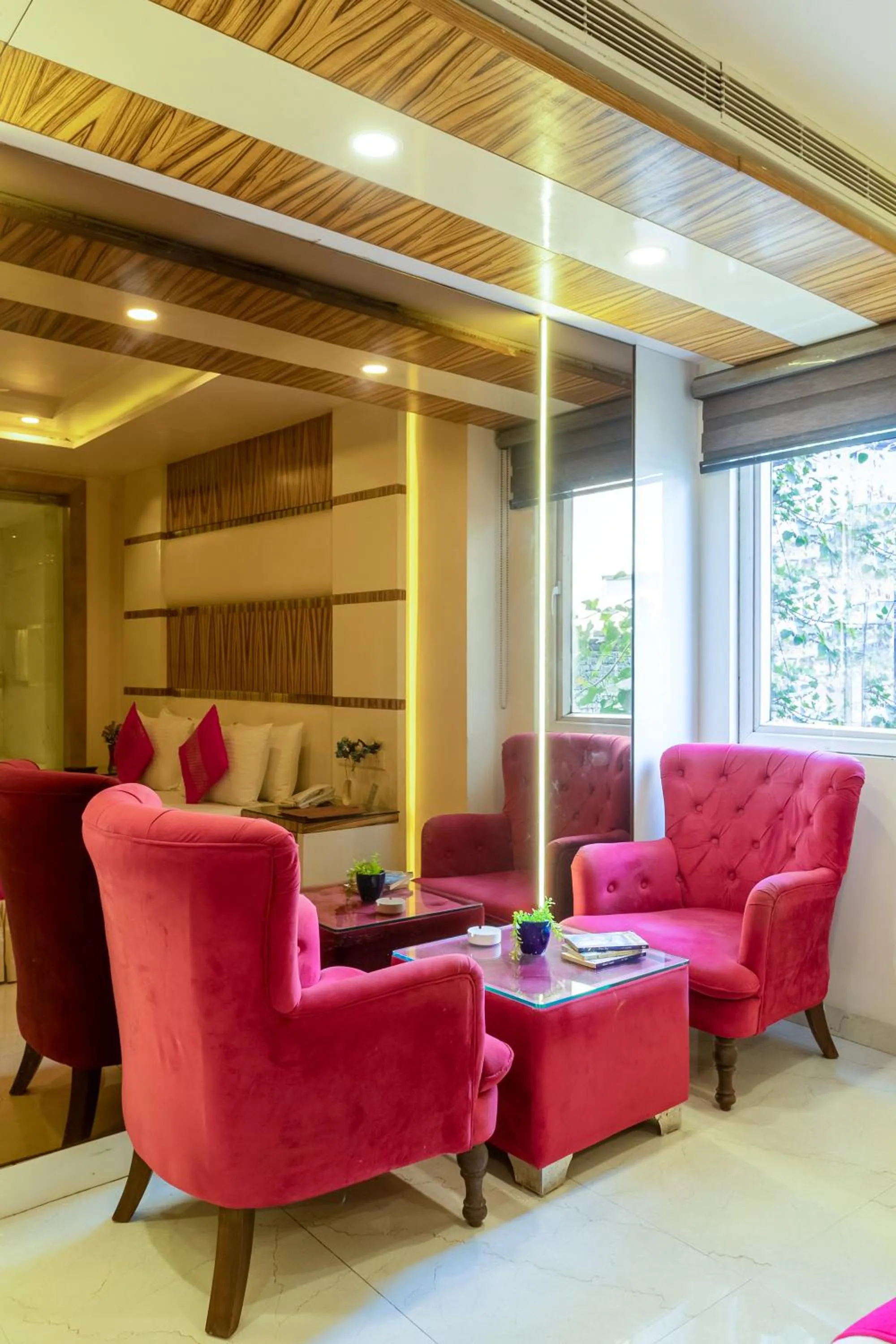 Aman Continental With Restaurant - 5Mins from Connaught Place ,Railway Station & Metro