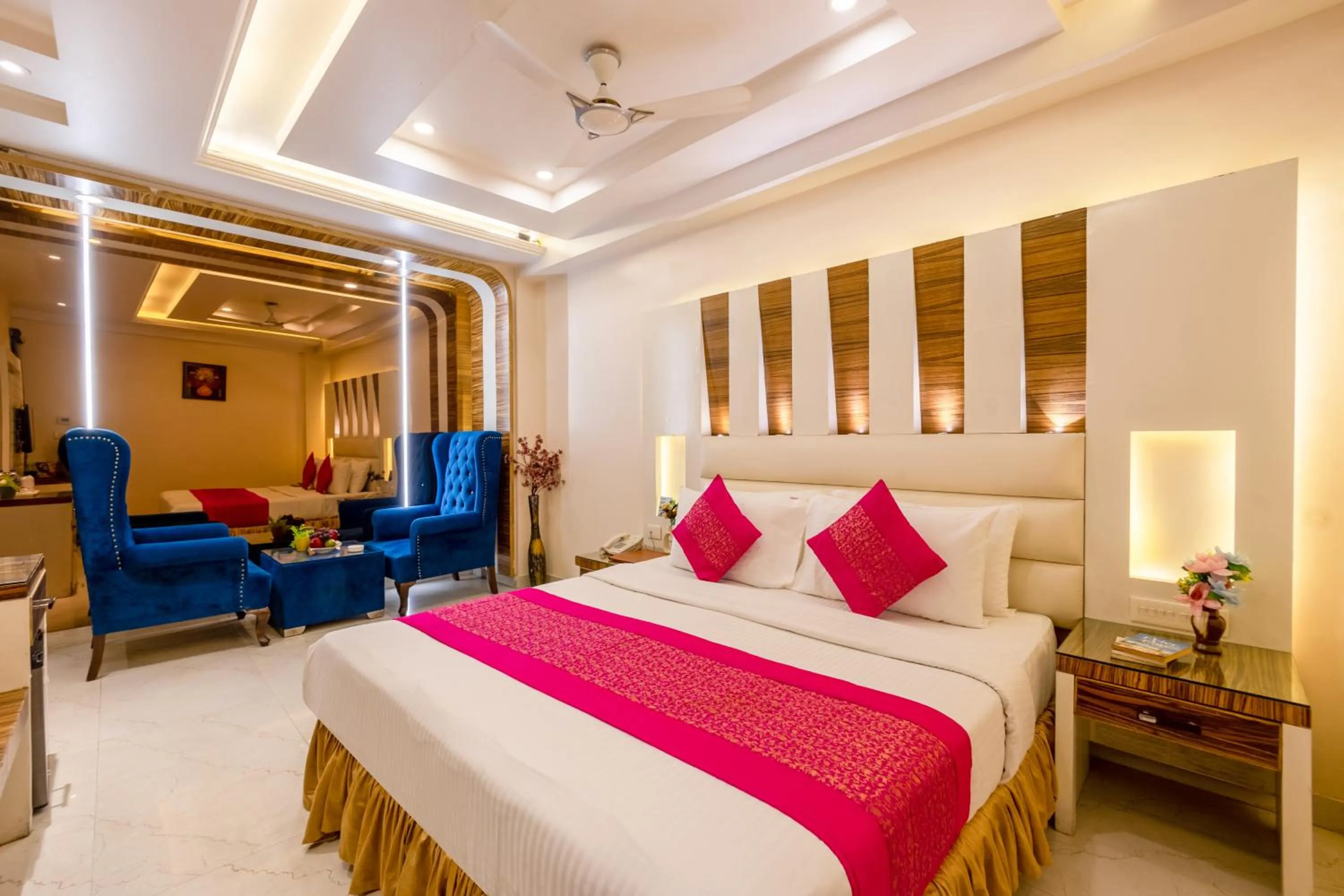 Bed in Aman Continental With Restaurant - 5Mins from Connaught Place ,Railway Station & Metro