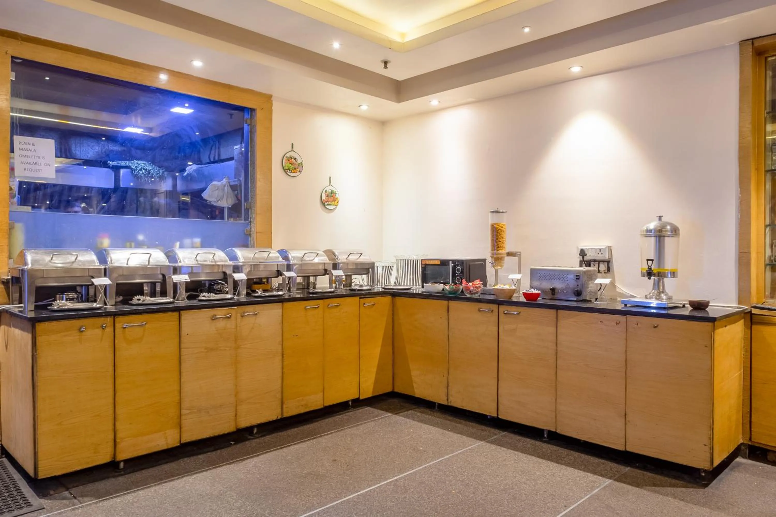 Coffee/tea facilities in Aman Continental With Restaurant - 5Mins from Connaught Place ,Railway Station & Metro