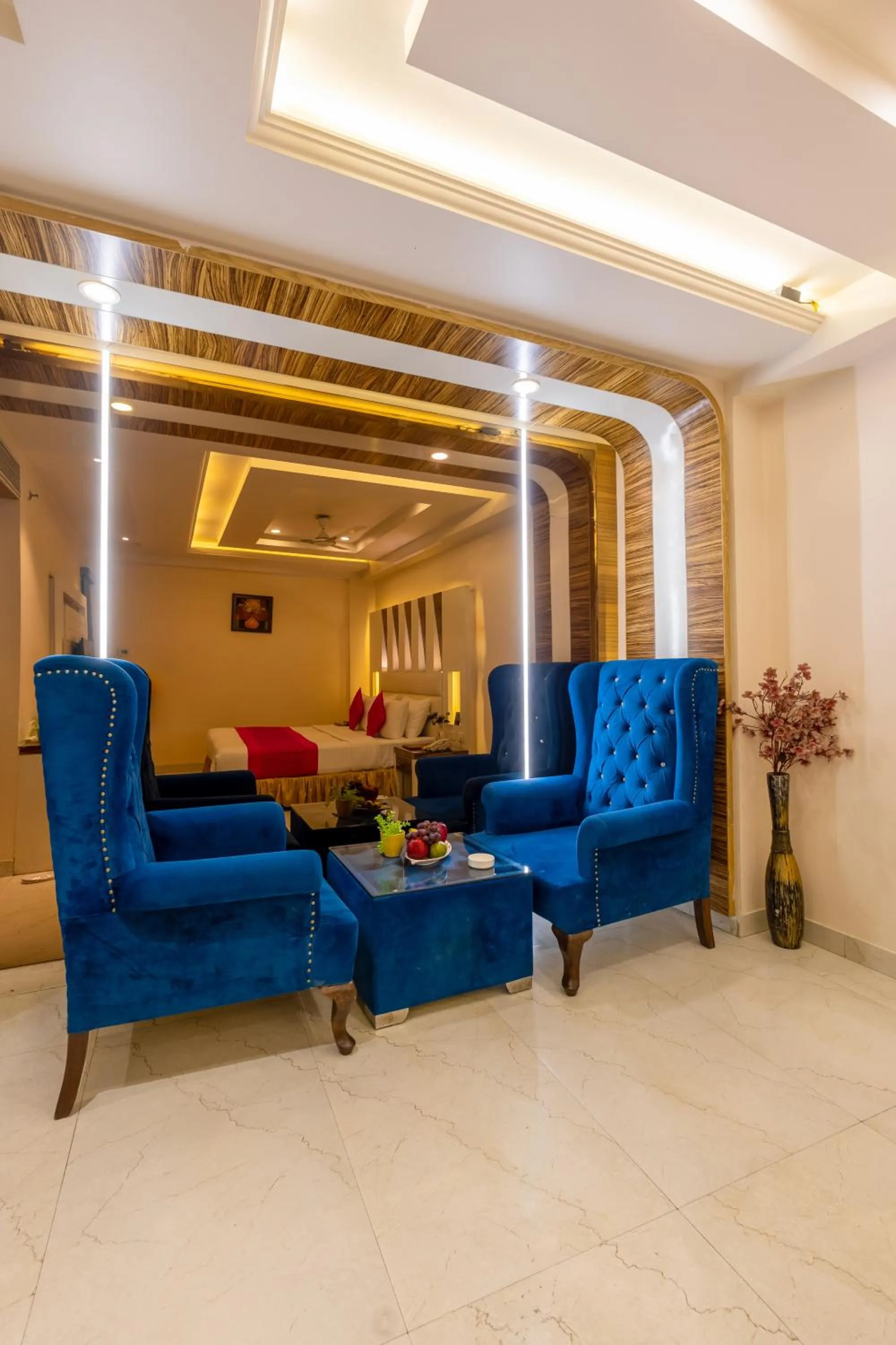 Living room in Aman Continental With Restaurant - 5Mins from Connaught Place ,Railway Station & Metro