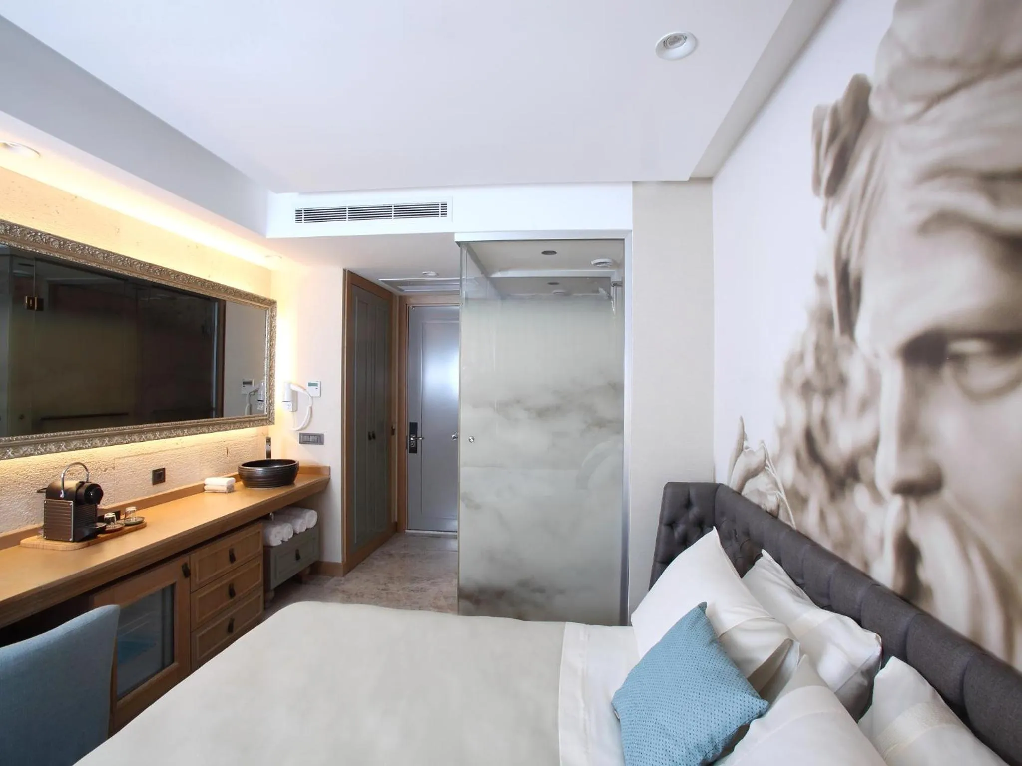 Photo of the whole room in Eskiceshme Bodrum Marina