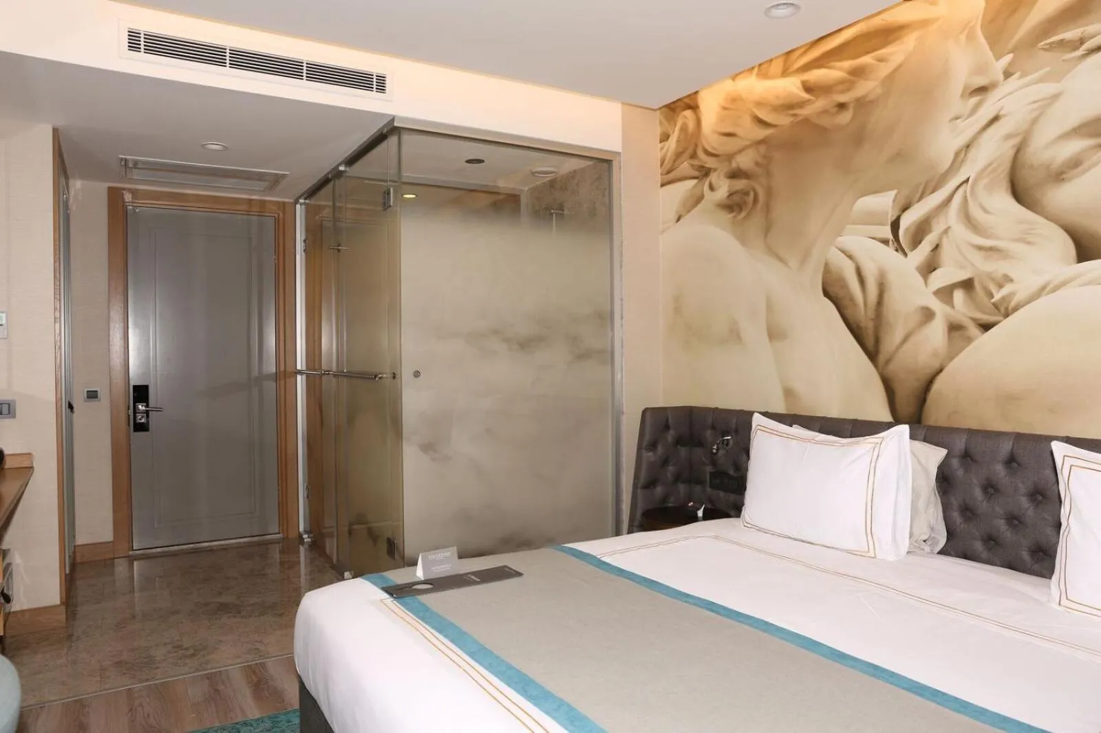 Shower in Eskiceshme Bodrum Marina