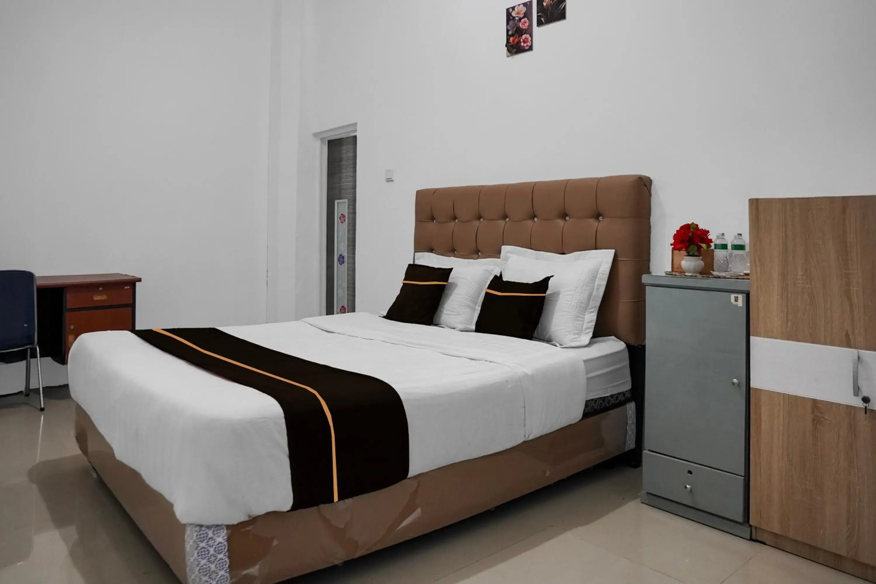 Deluxe Suite in Collection O near Universitas Negeri Padang formerly Hotel Amra Deluxe Suite in Collection O near Universitas Negeri Padang formerly Hotel Amra