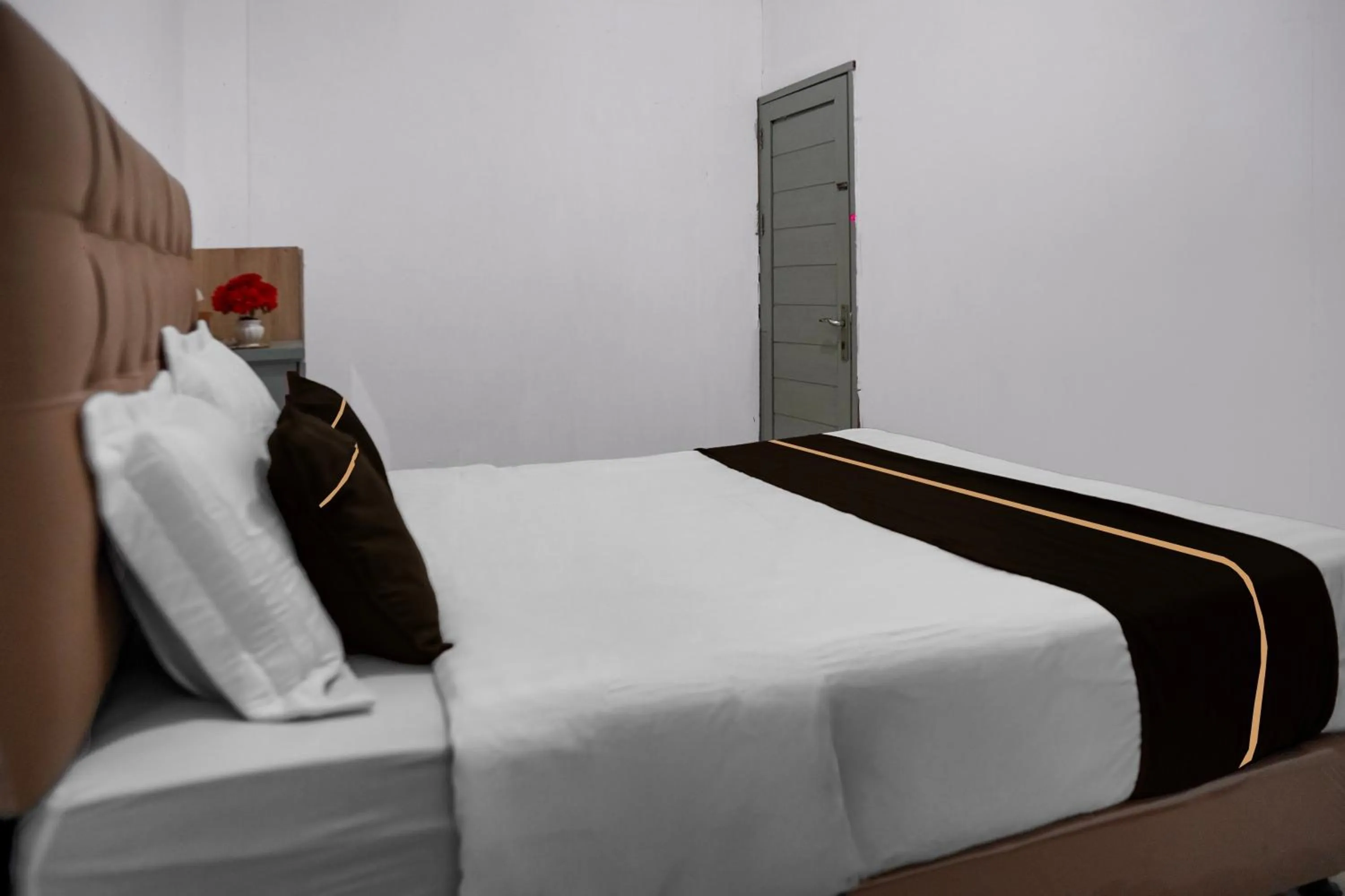 Bedroom, Bed in Collection O near Universitas Negeri Padang formerly Hotel Amra