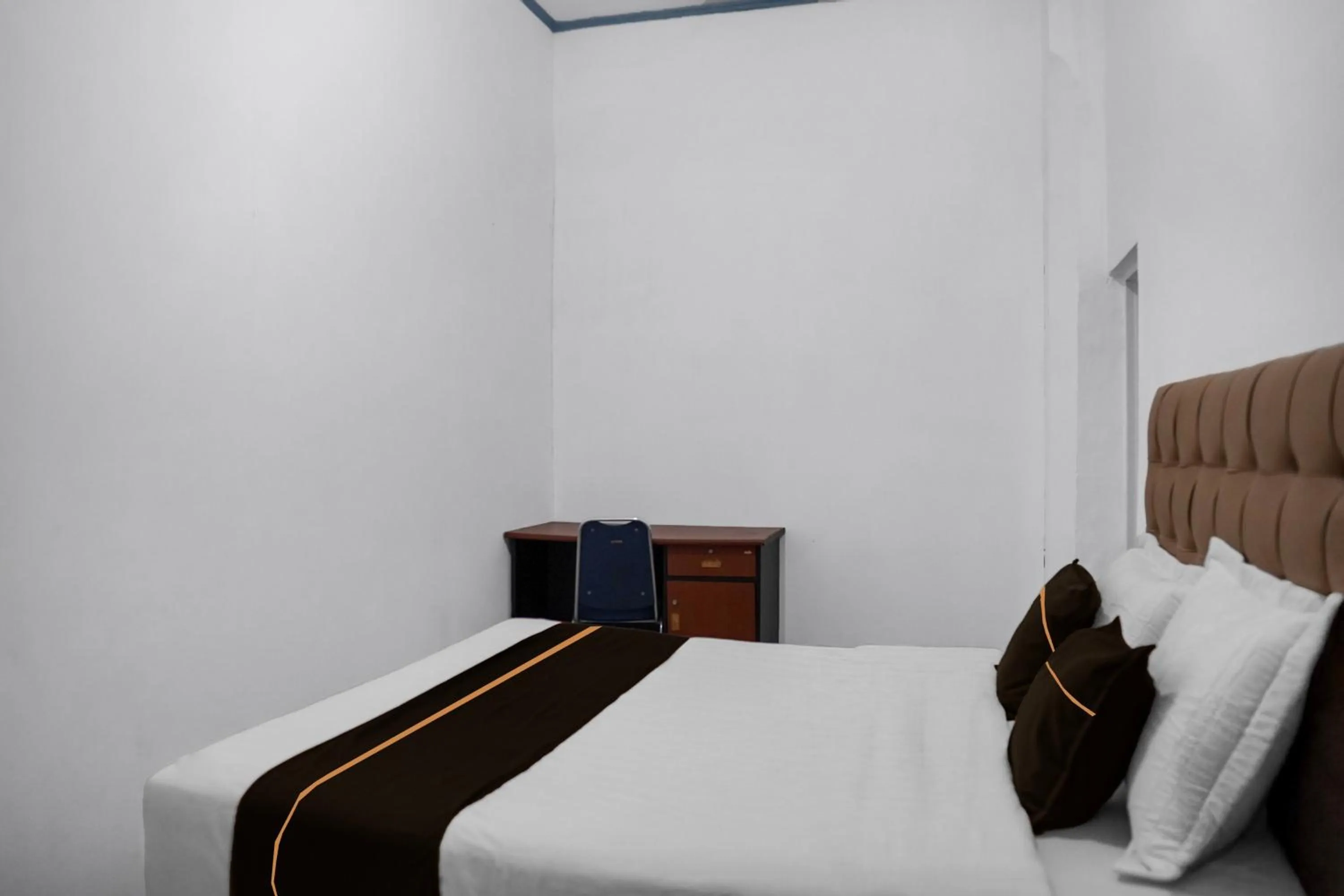 Bedroom, Bed in Collection O near Universitas Negeri Padang formerly Hotel Amra