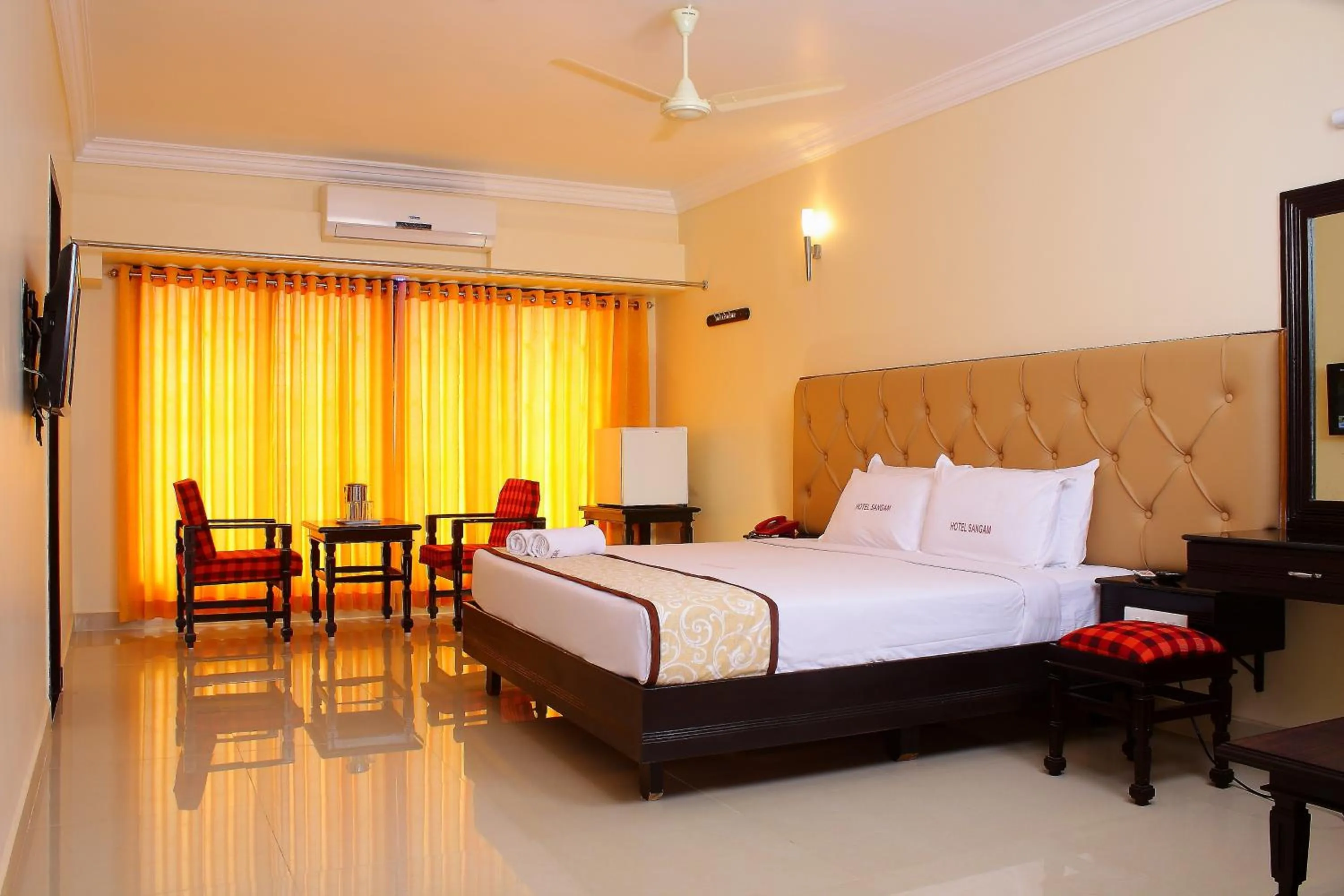 Staff, Bed in Hotel Sangam