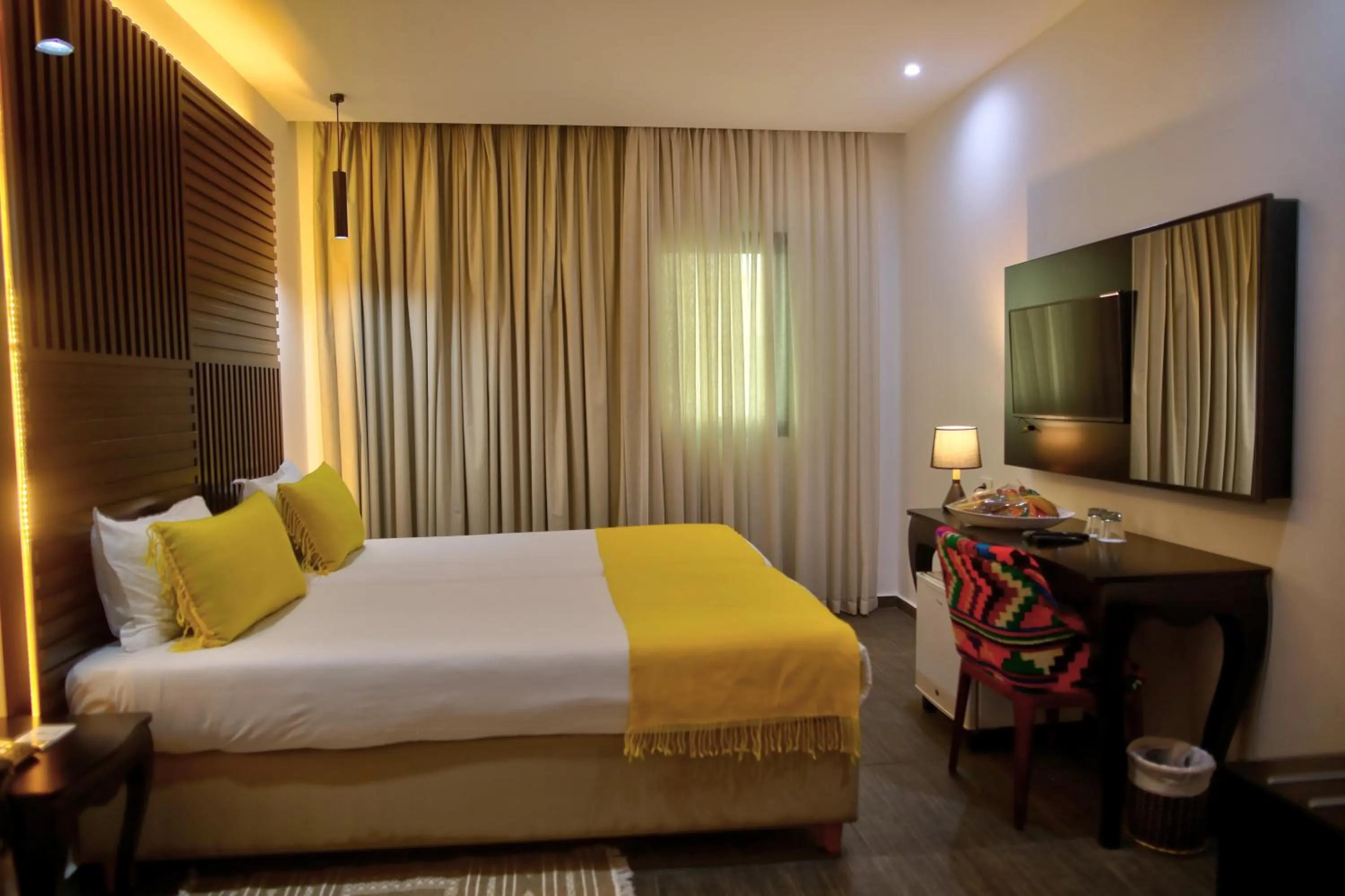 Bedroom, Bed in Hotel Lac Leman, LES BERGES DU LAC