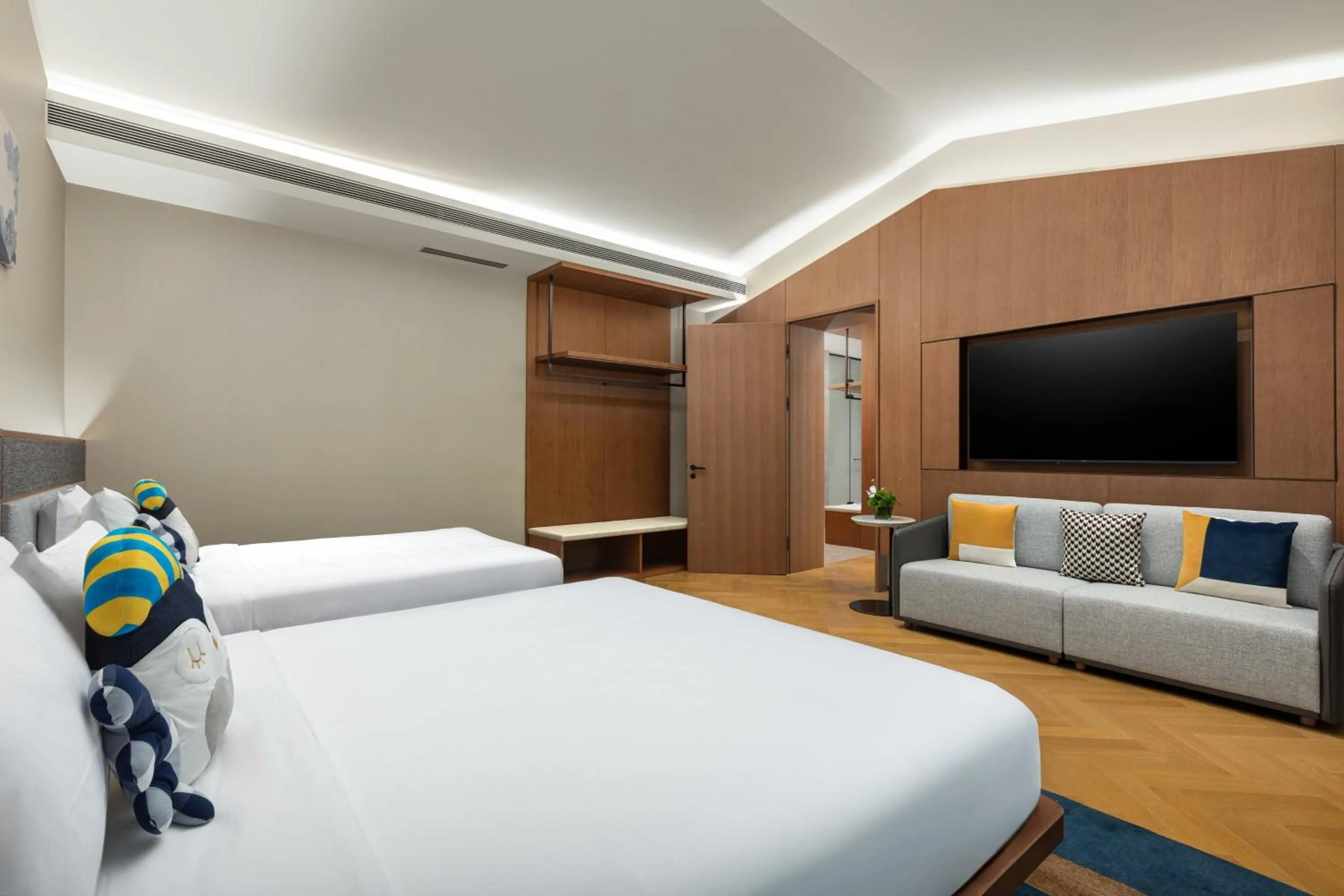 Photo of the whole room, Bed in voco Ningbo Dongqian Lake by IHG