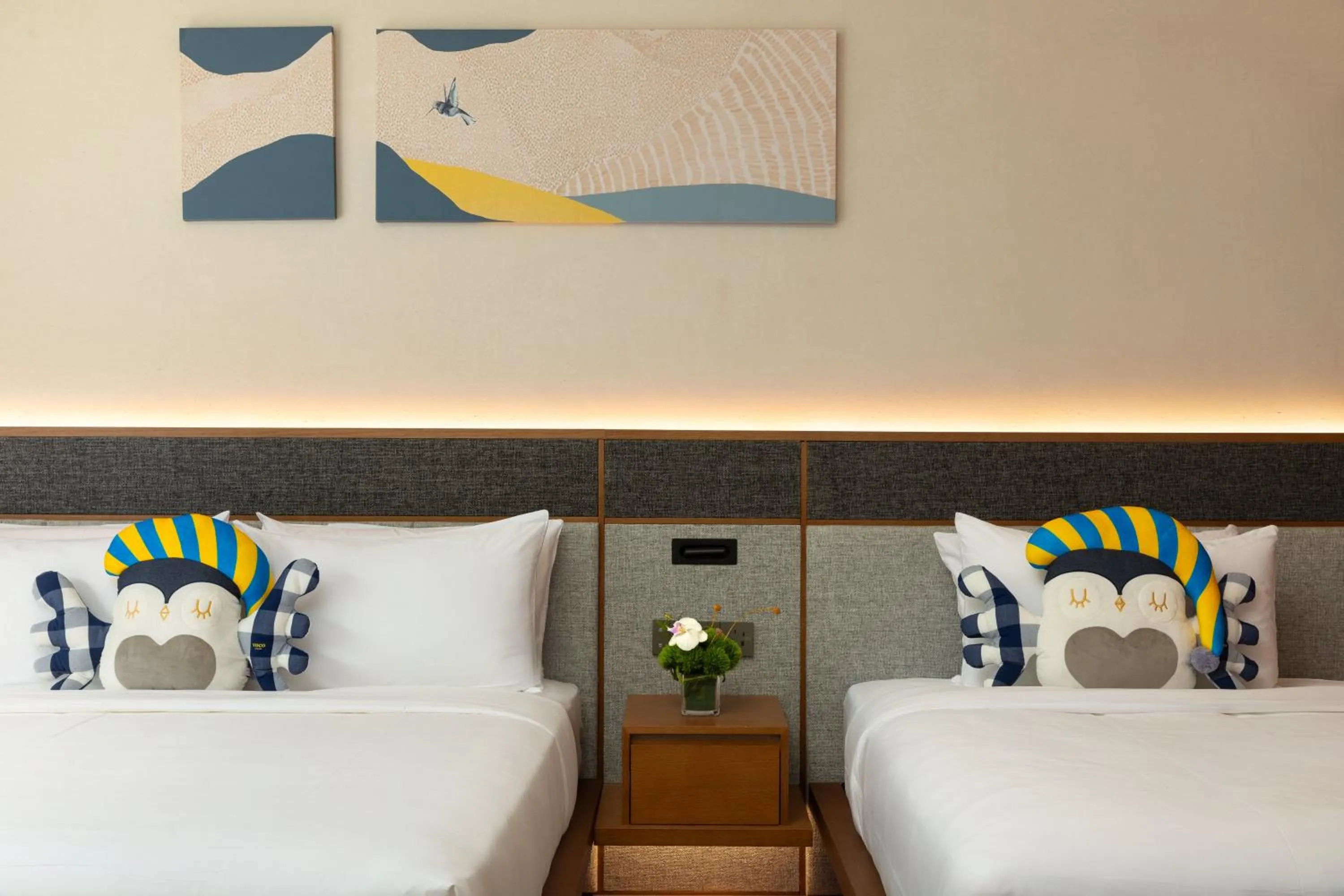 Photo of the whole room, Bed in voco Ningbo Dongqian Lake by IHG