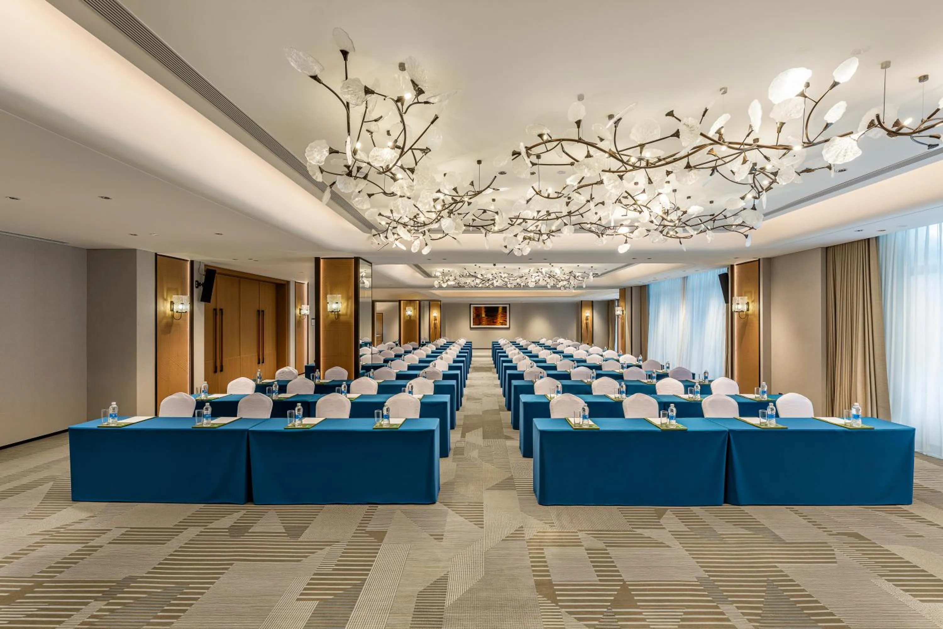 Meeting/conference room in Holiday Inn Ningde Jiaocheng by IHG