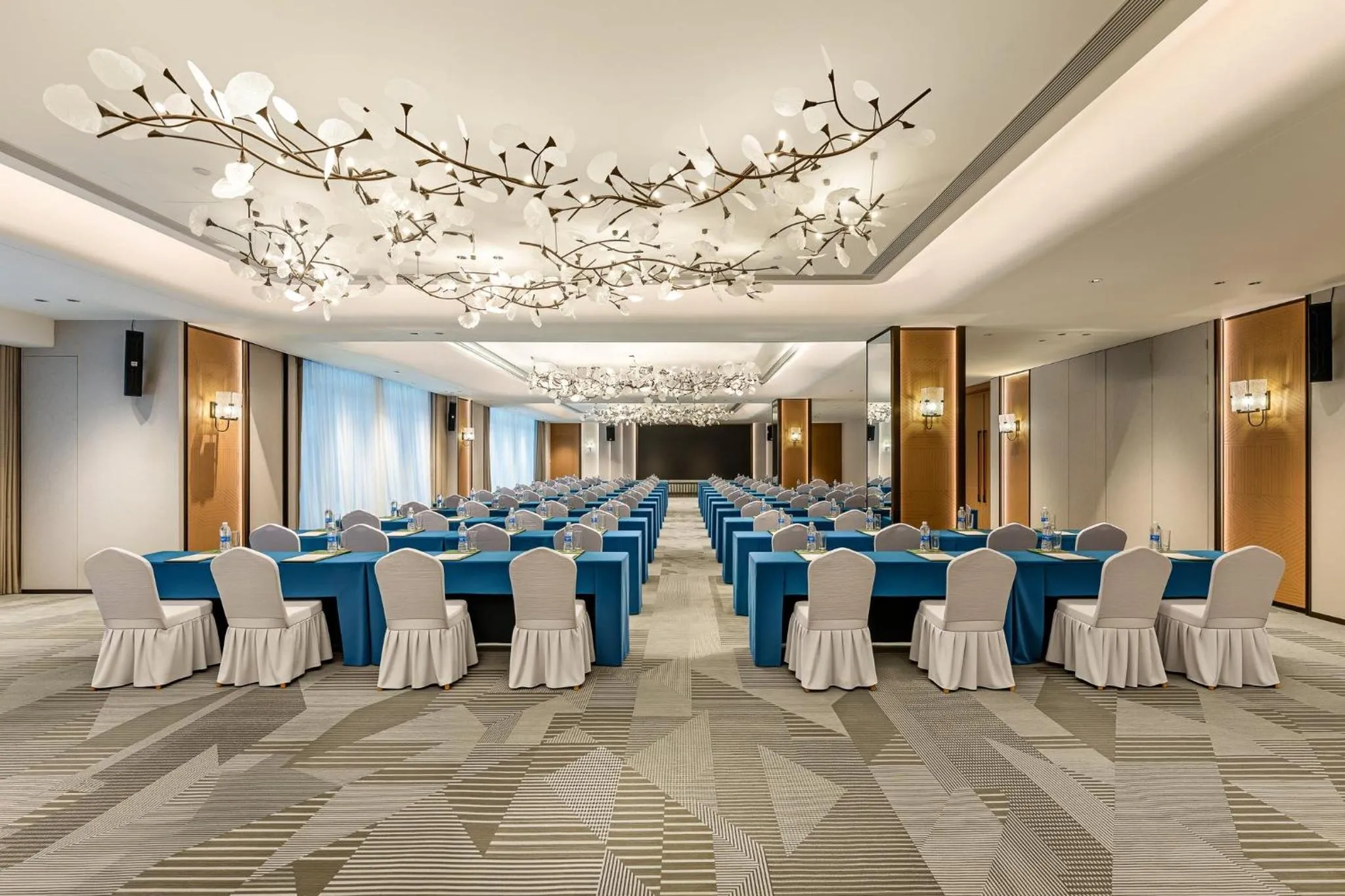 Meeting/conference room in Holiday Inn Ningde Jiaocheng by IHG