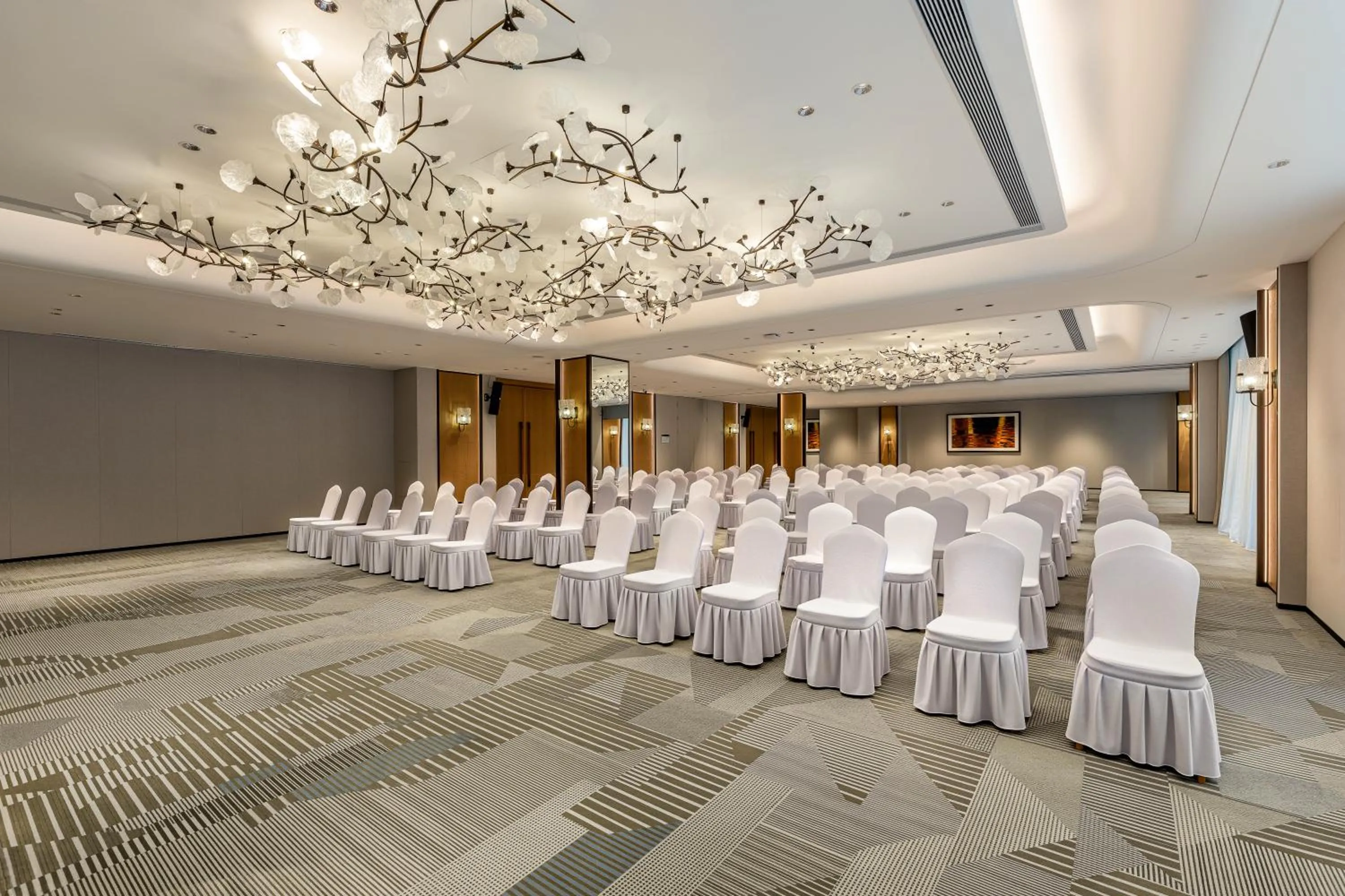 Meeting/conference room in Holiday Inn Ningde Jiaocheng by IHG
