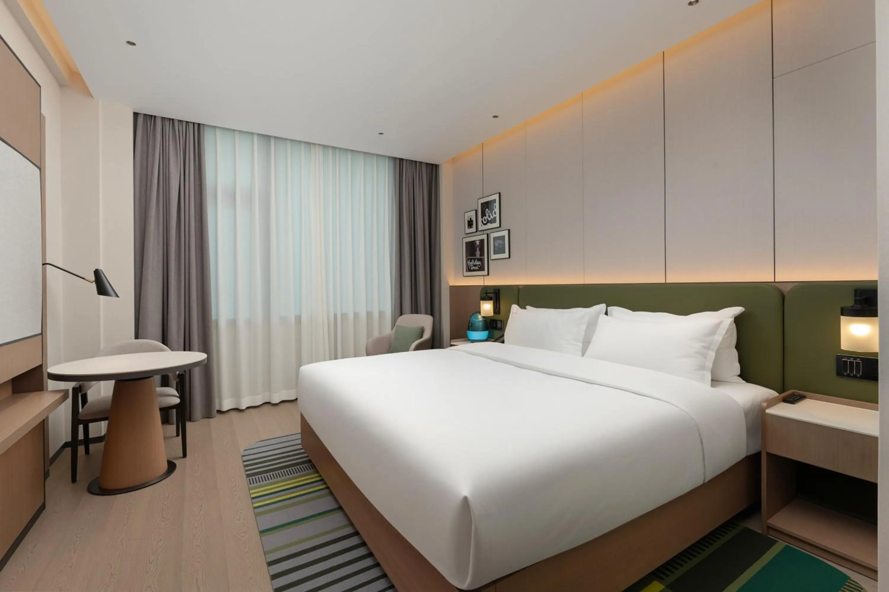 Photo of the whole room, Bed in Holiday Inn Beijing Daxing Movie Park by IHG