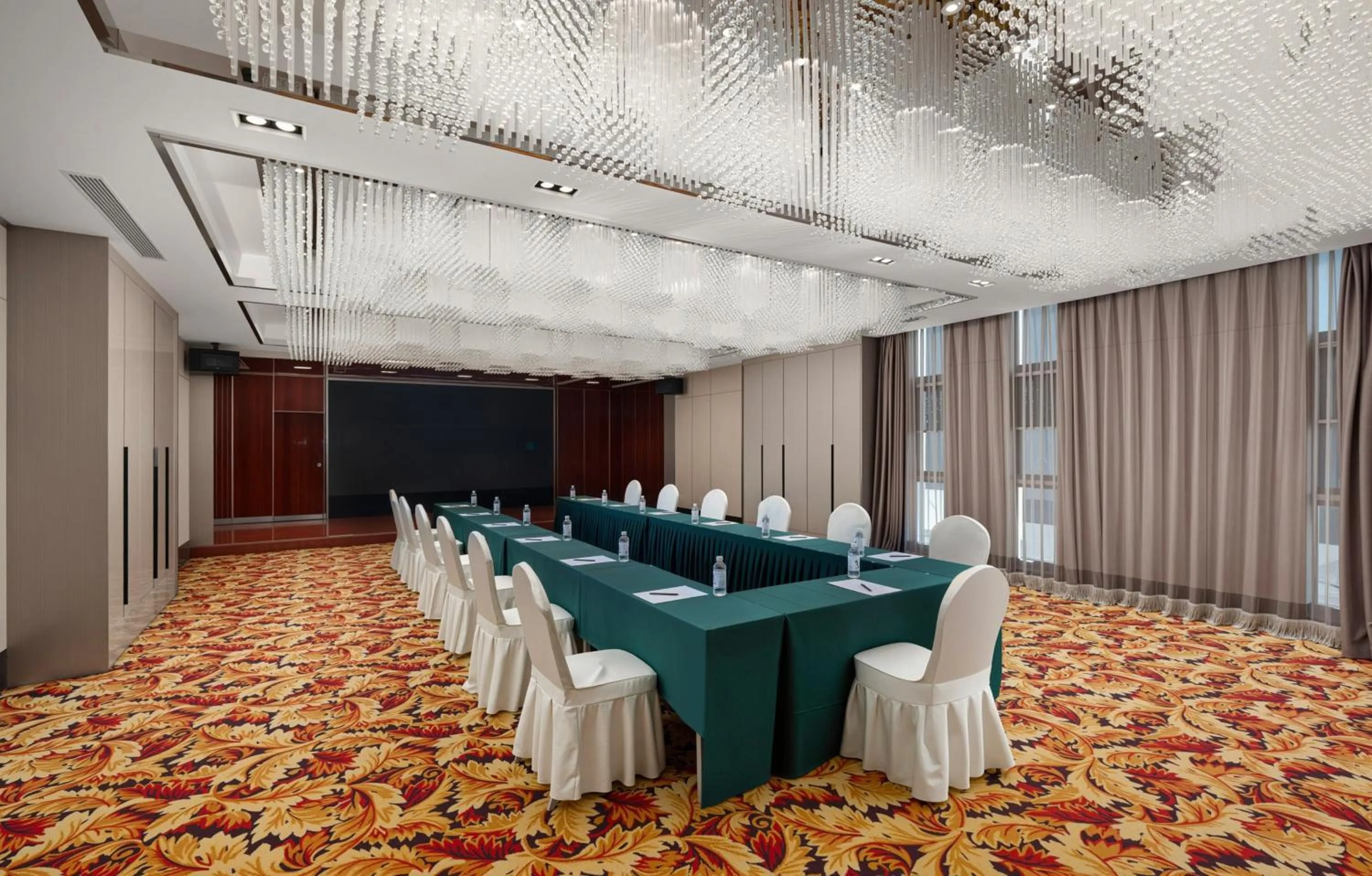 Meeting/conference room in Holiday Inn Beijing Daxing Movie Park by IHG