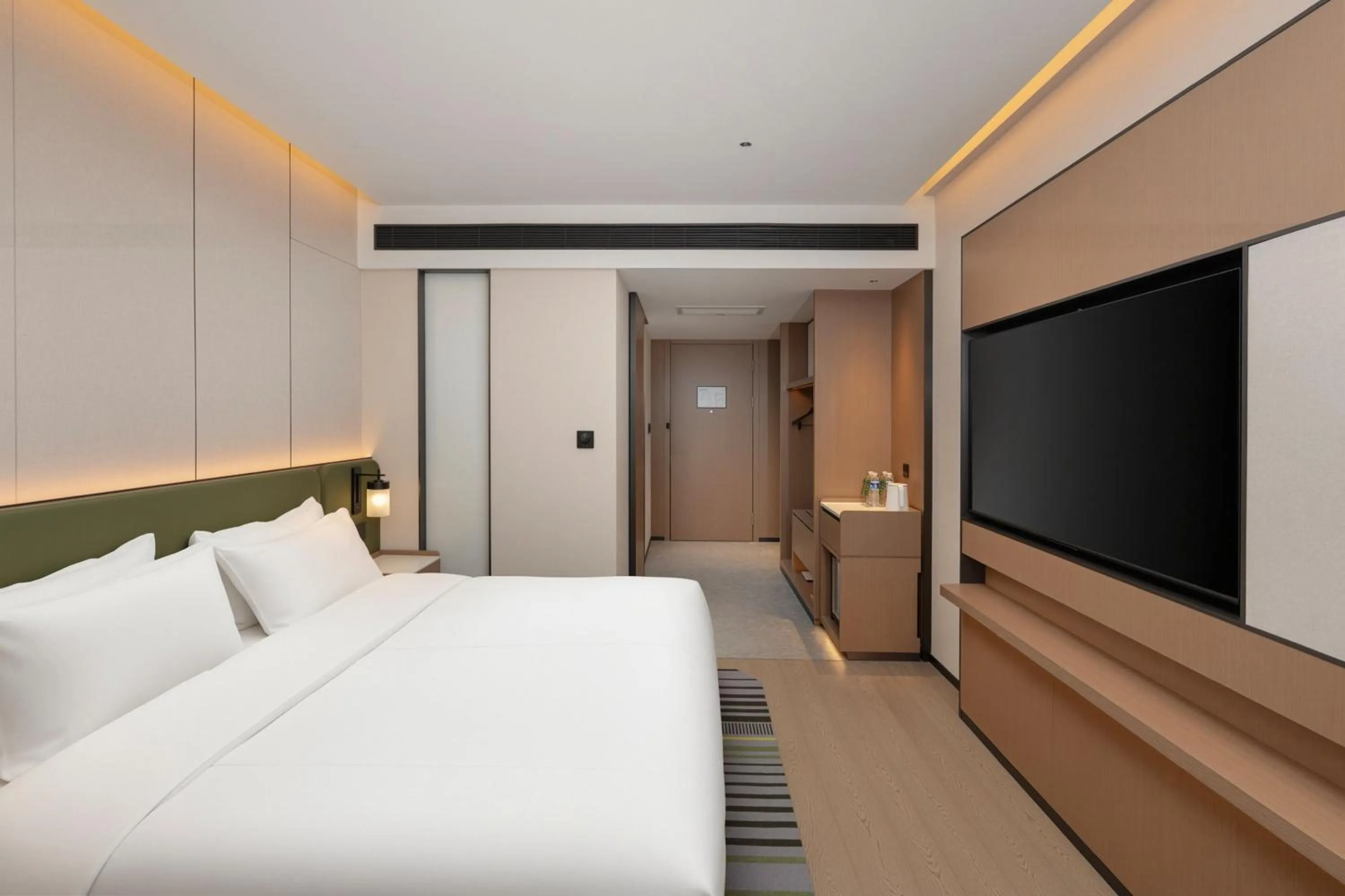 Photo of the whole room, Bed in Holiday Inn Beijing Daxing Movie Park by IHG