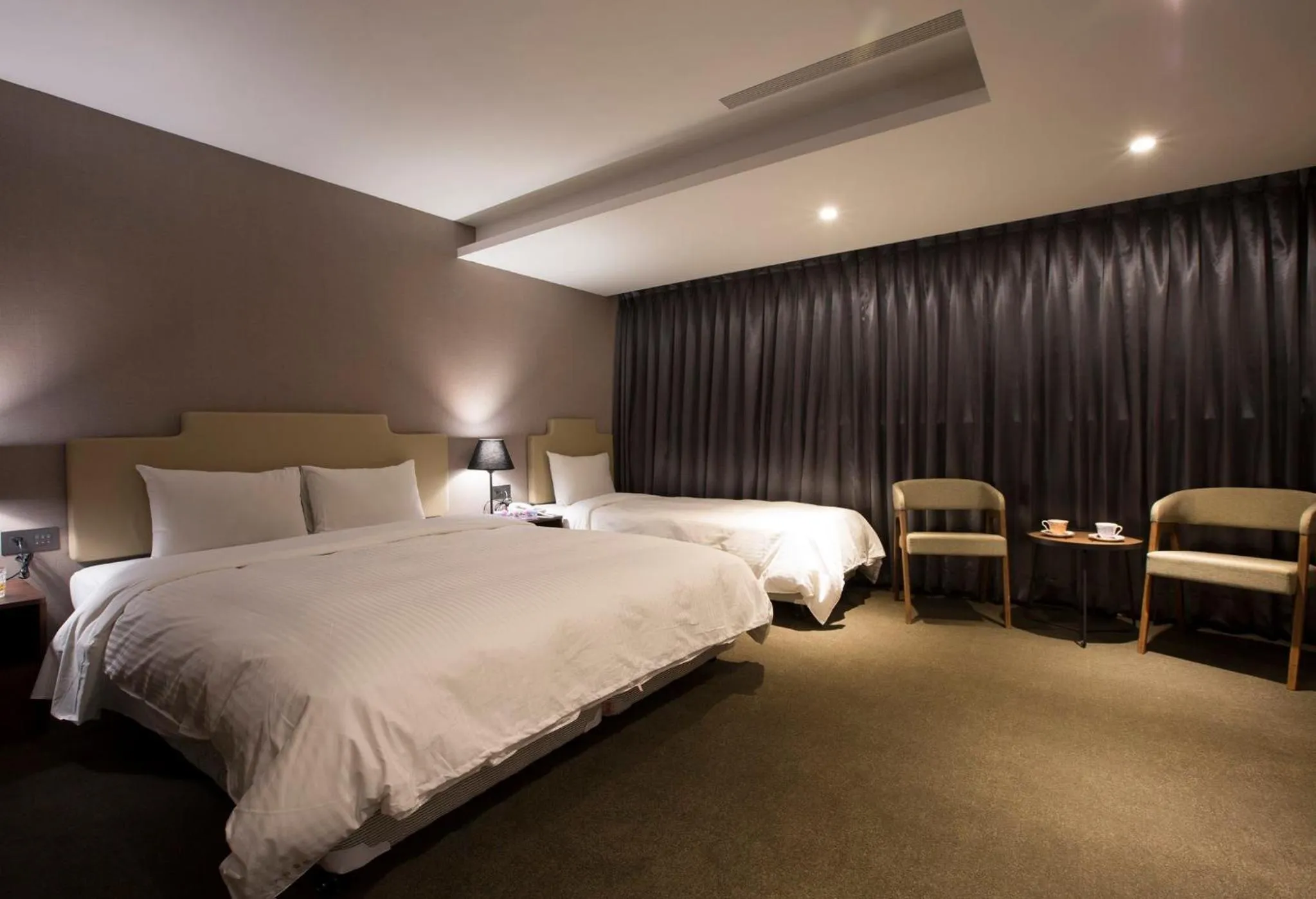 Bedroom, Bed in Noble Hotel