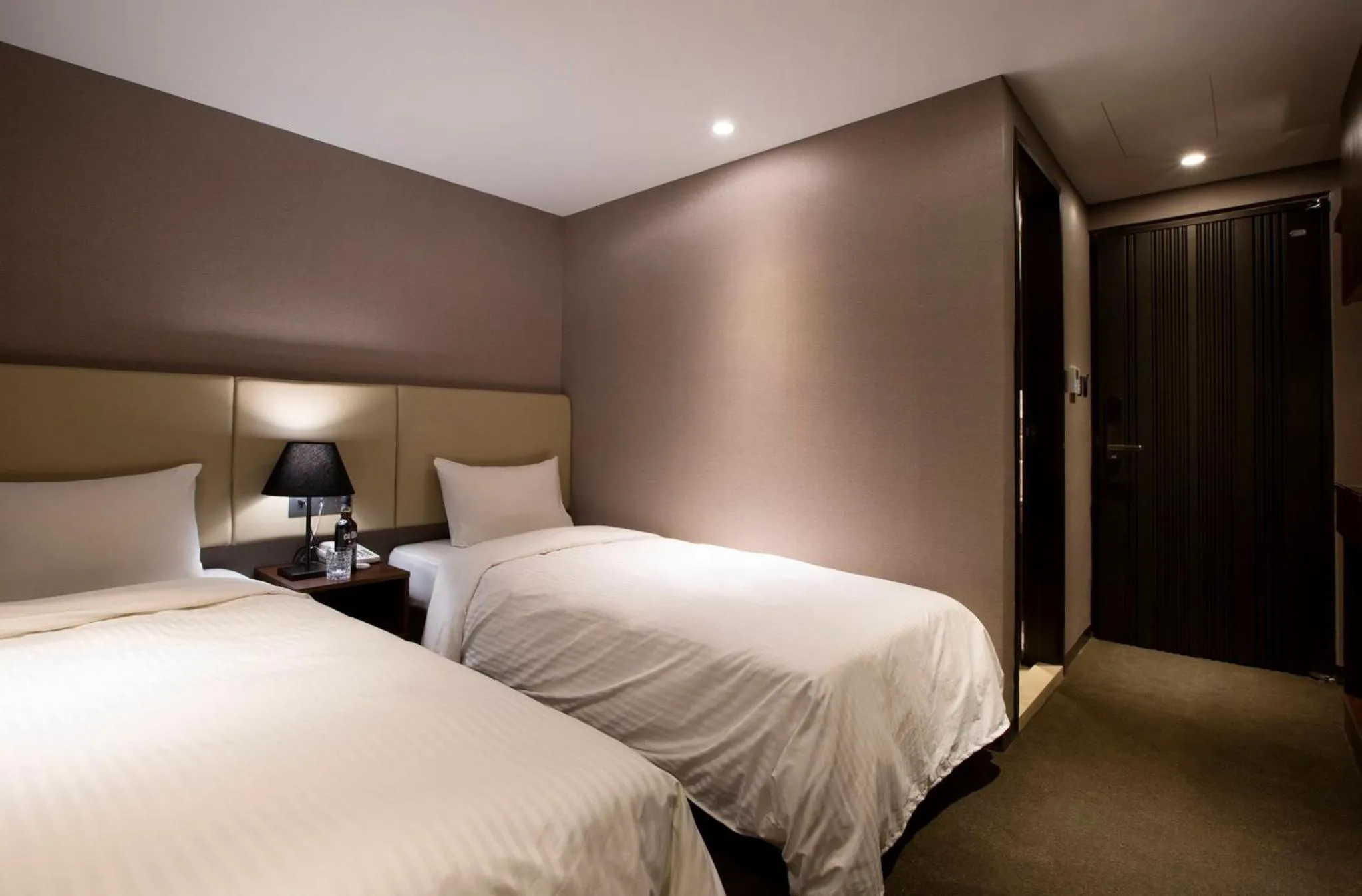 Bedroom, Bed in Noble Hotel