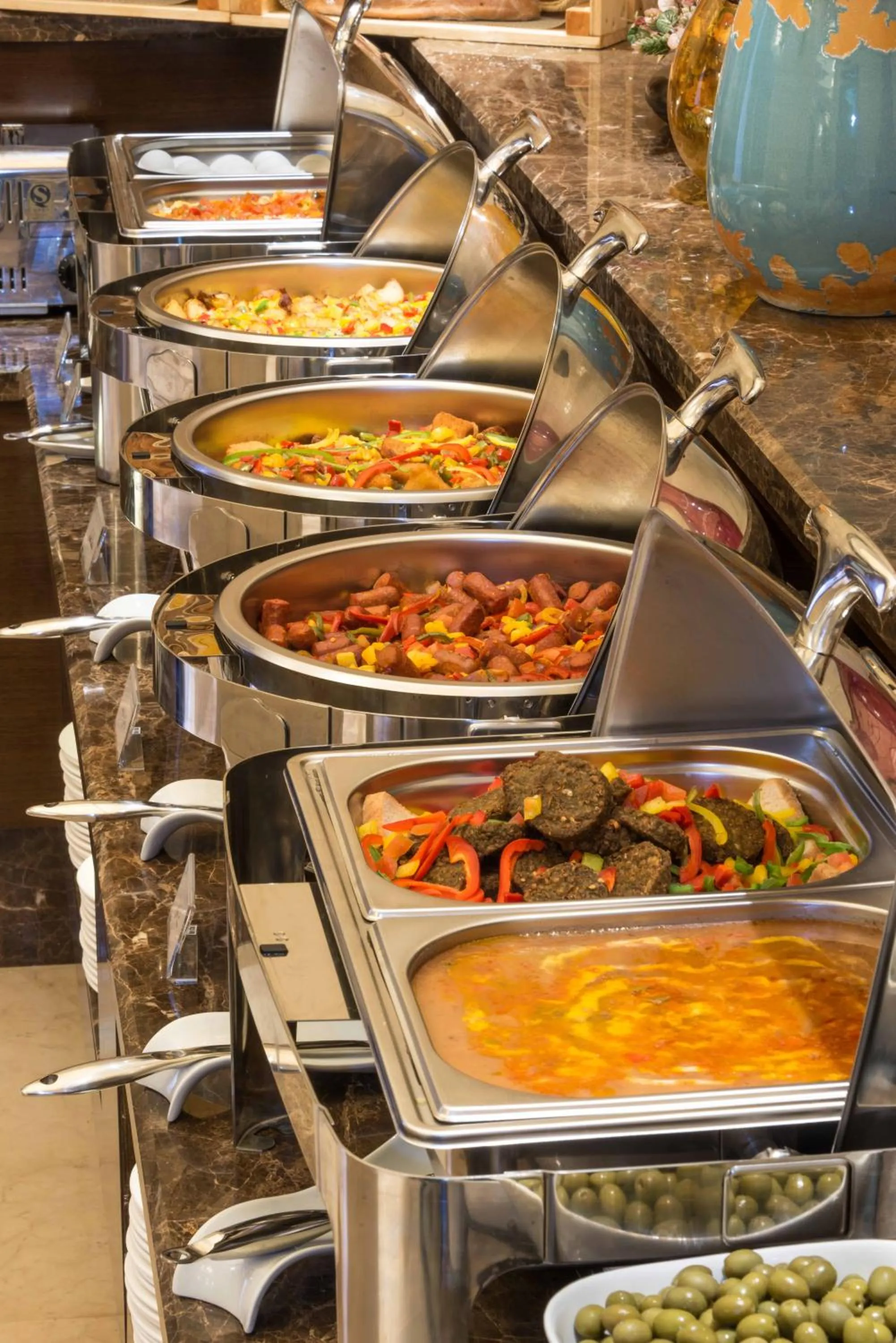 Buffet breakfast in Boudl Mahayel Aseer