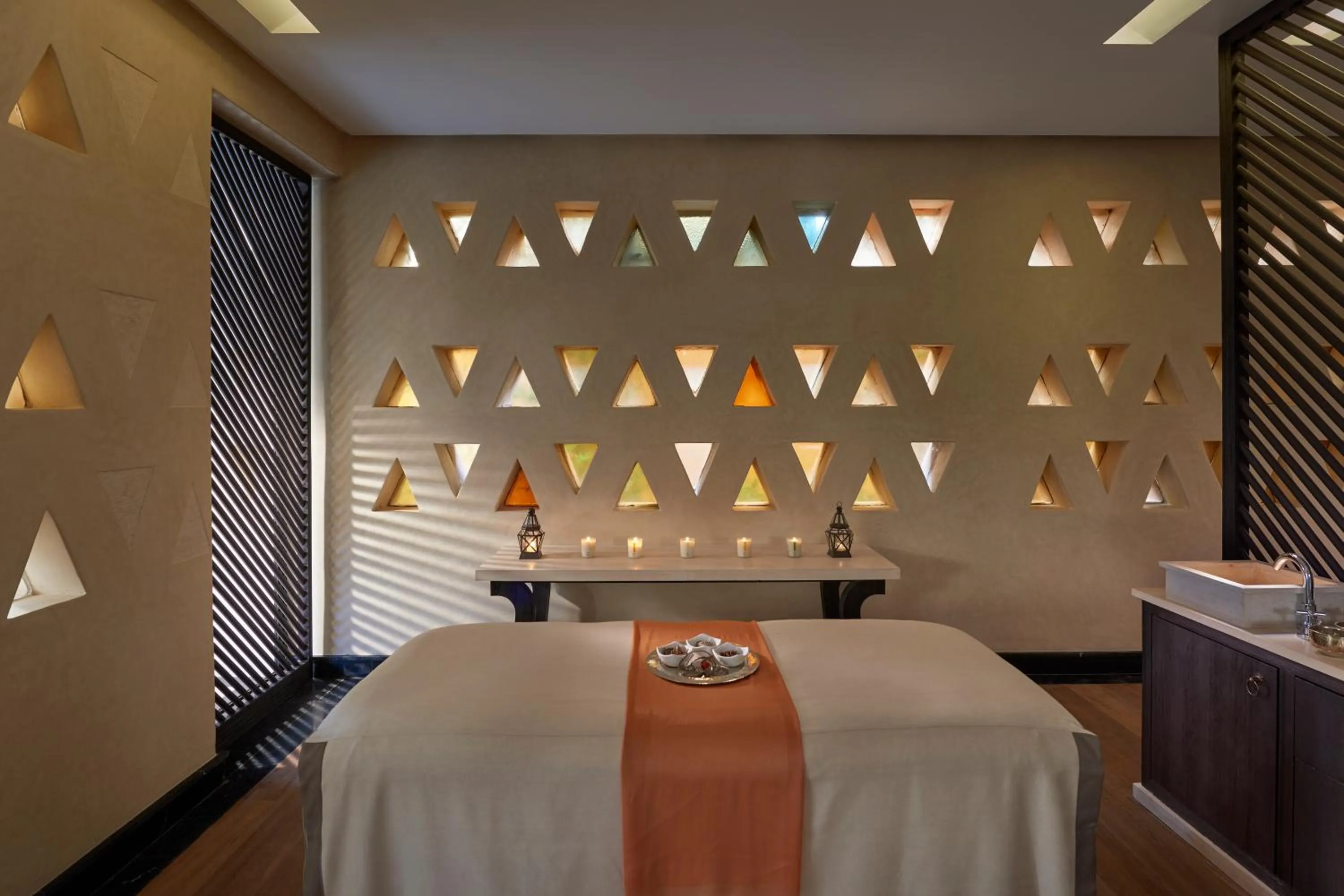 Massage, Bed in Mandarin Oriental, Marrakech