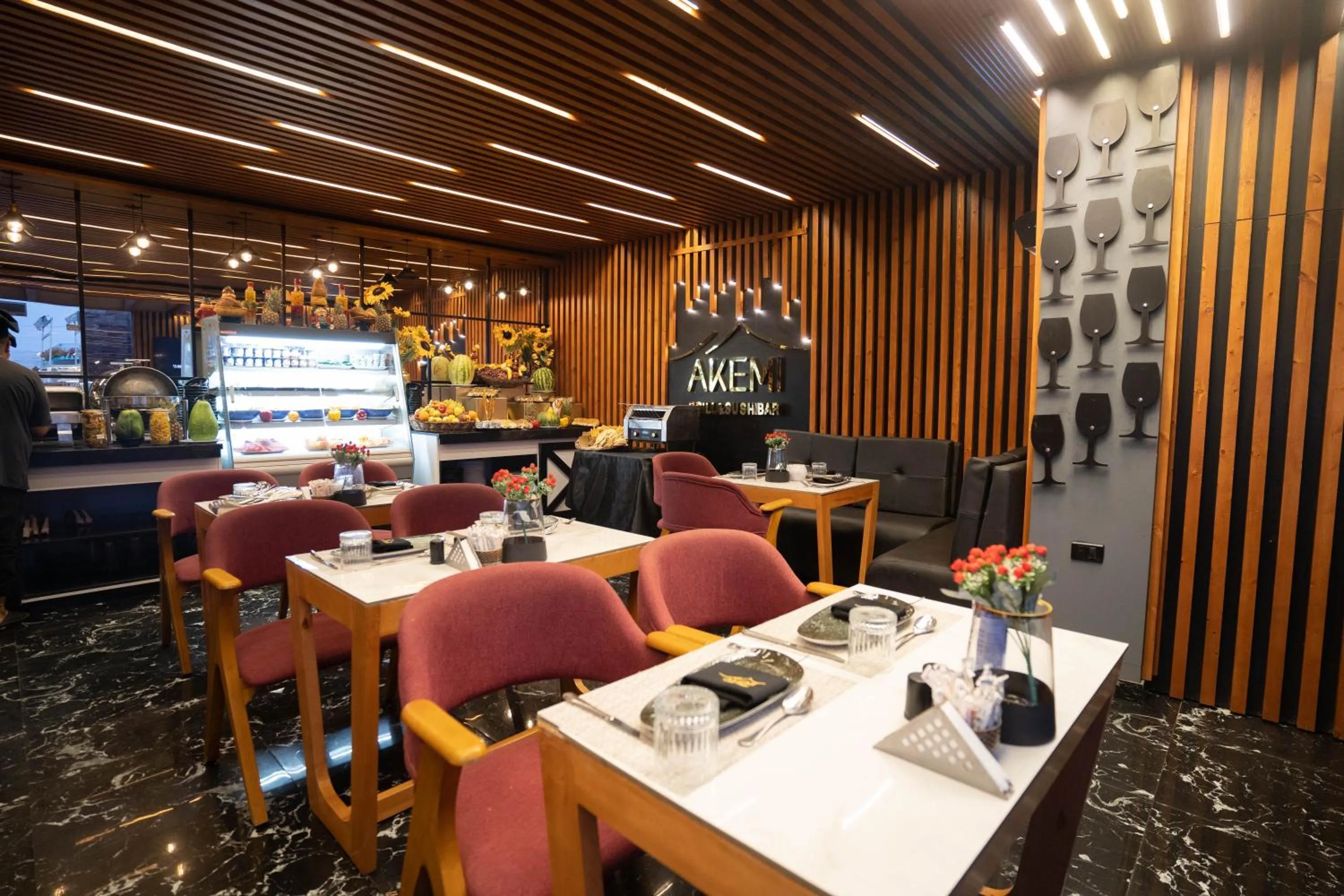 Restaurant/places to eat in Great Pyramid Inn