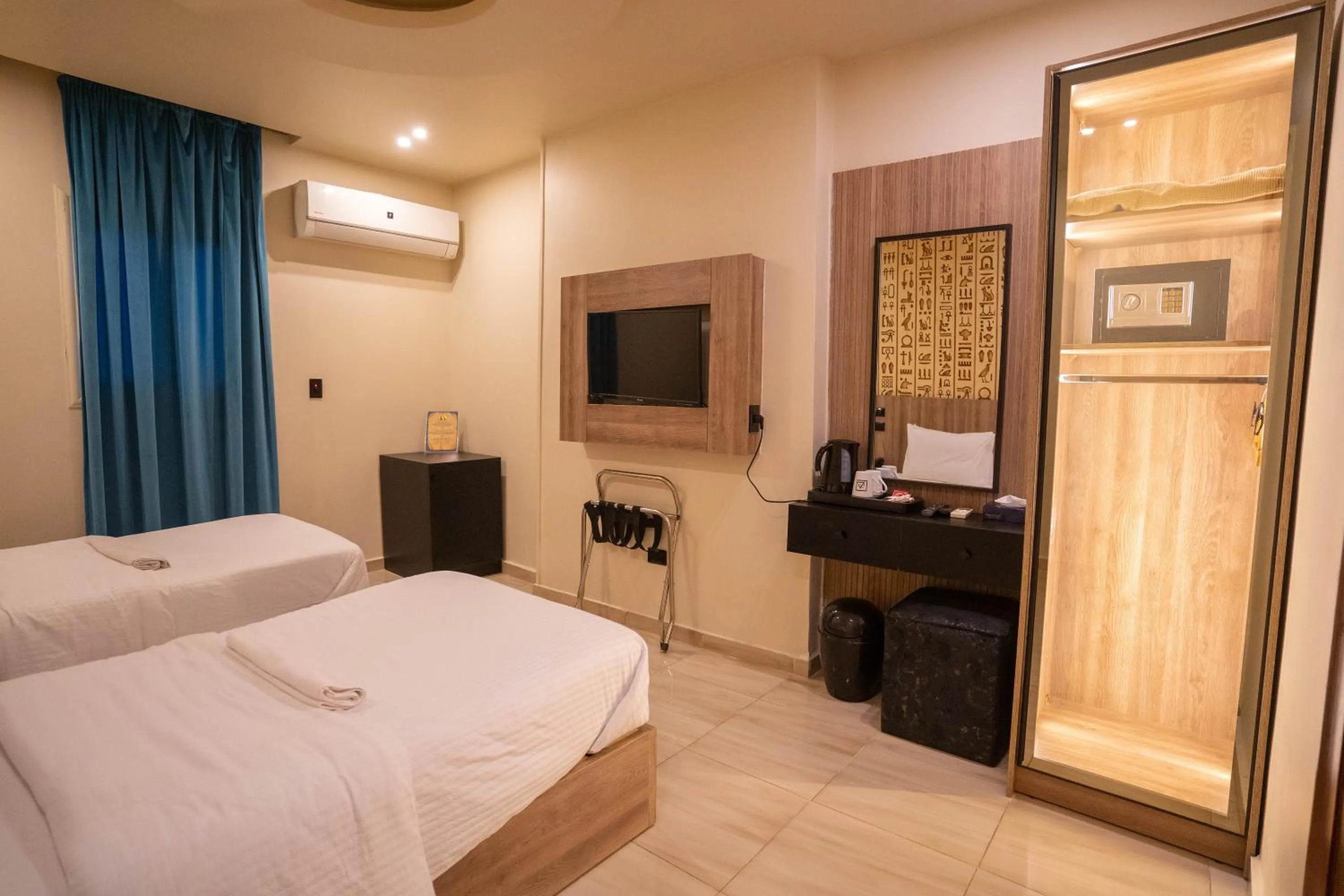 Bed in Great Pyramid Inn