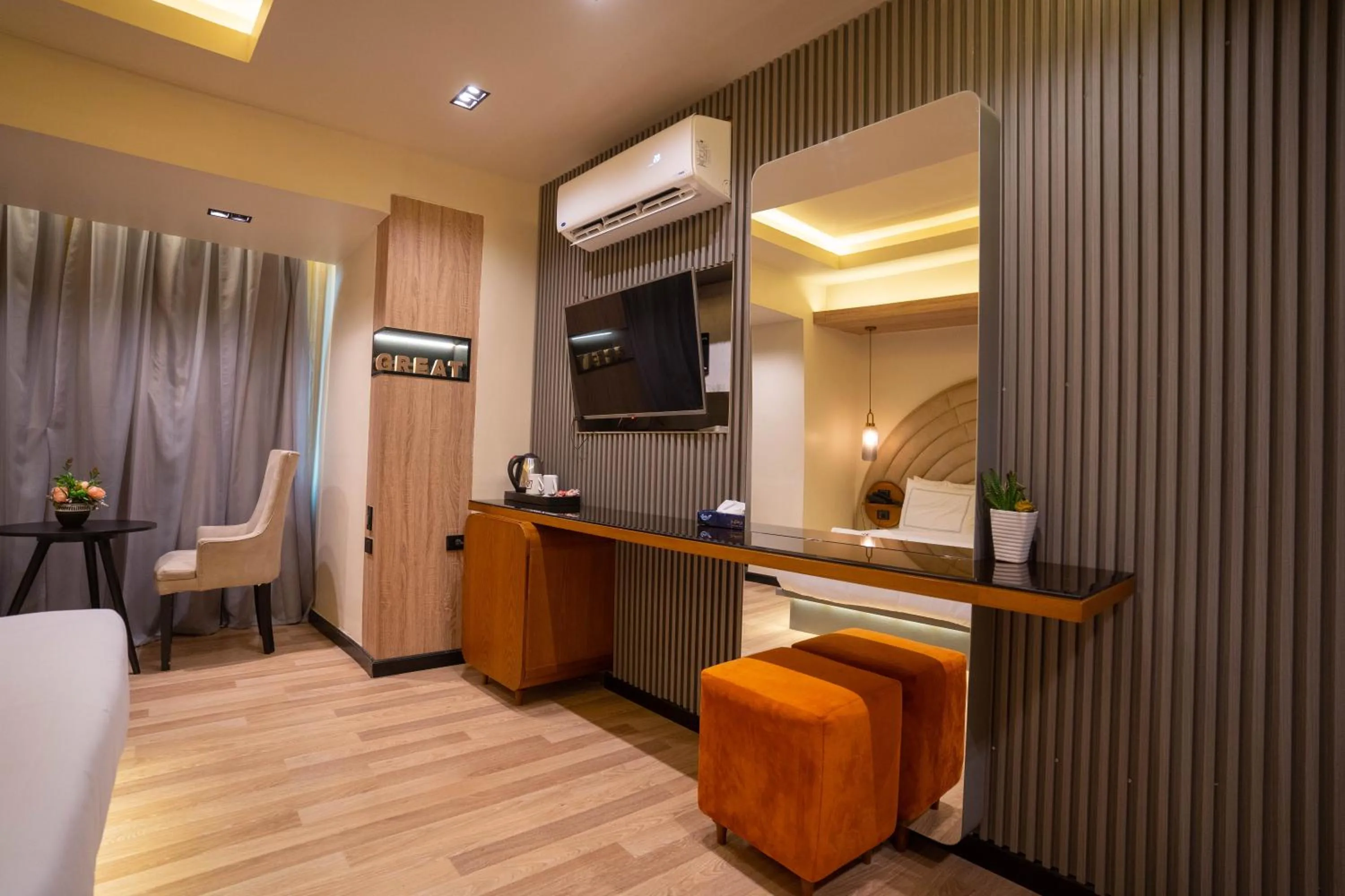 Seating area in Great Pyramid Inn