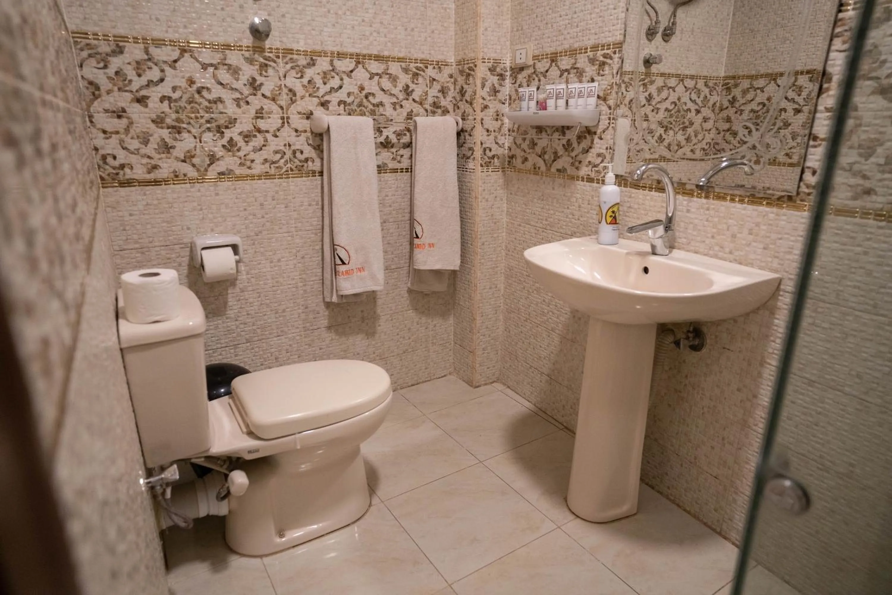 Bathroom in Great Pyramid Inn