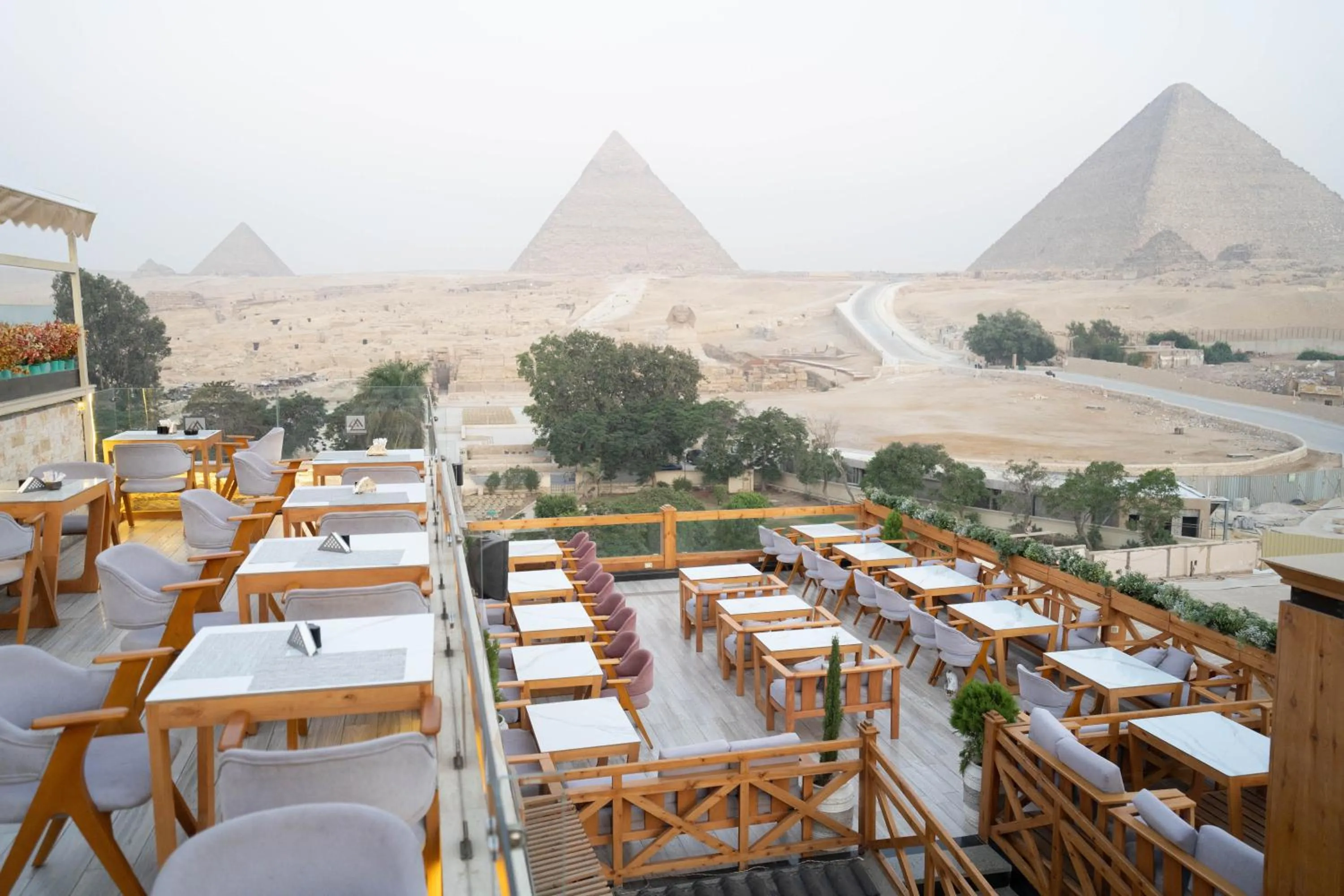 Restaurant/places to eat in Great Pyramid Inn
