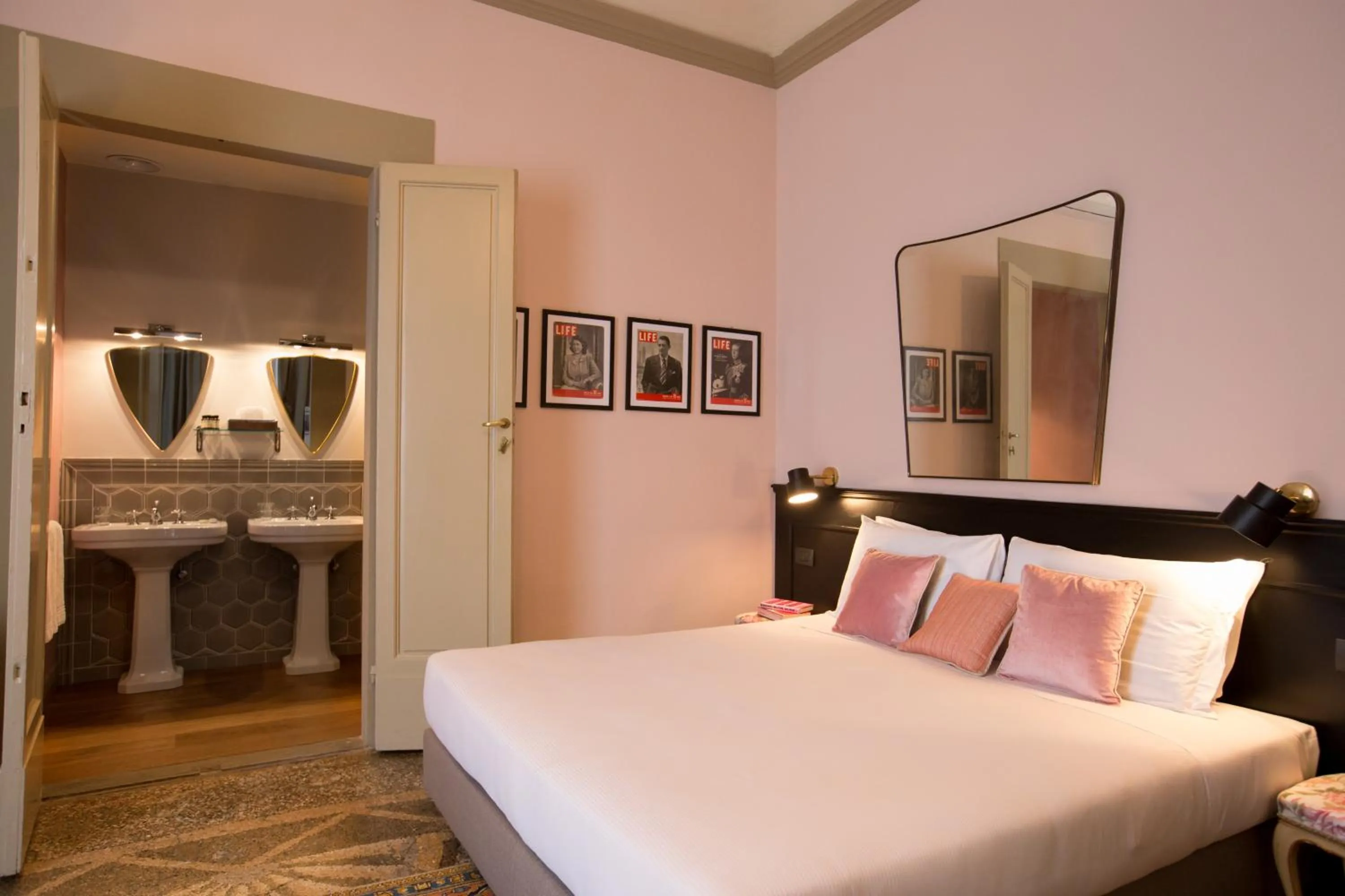 Photo of the whole room, Bed in AdAstra Suites