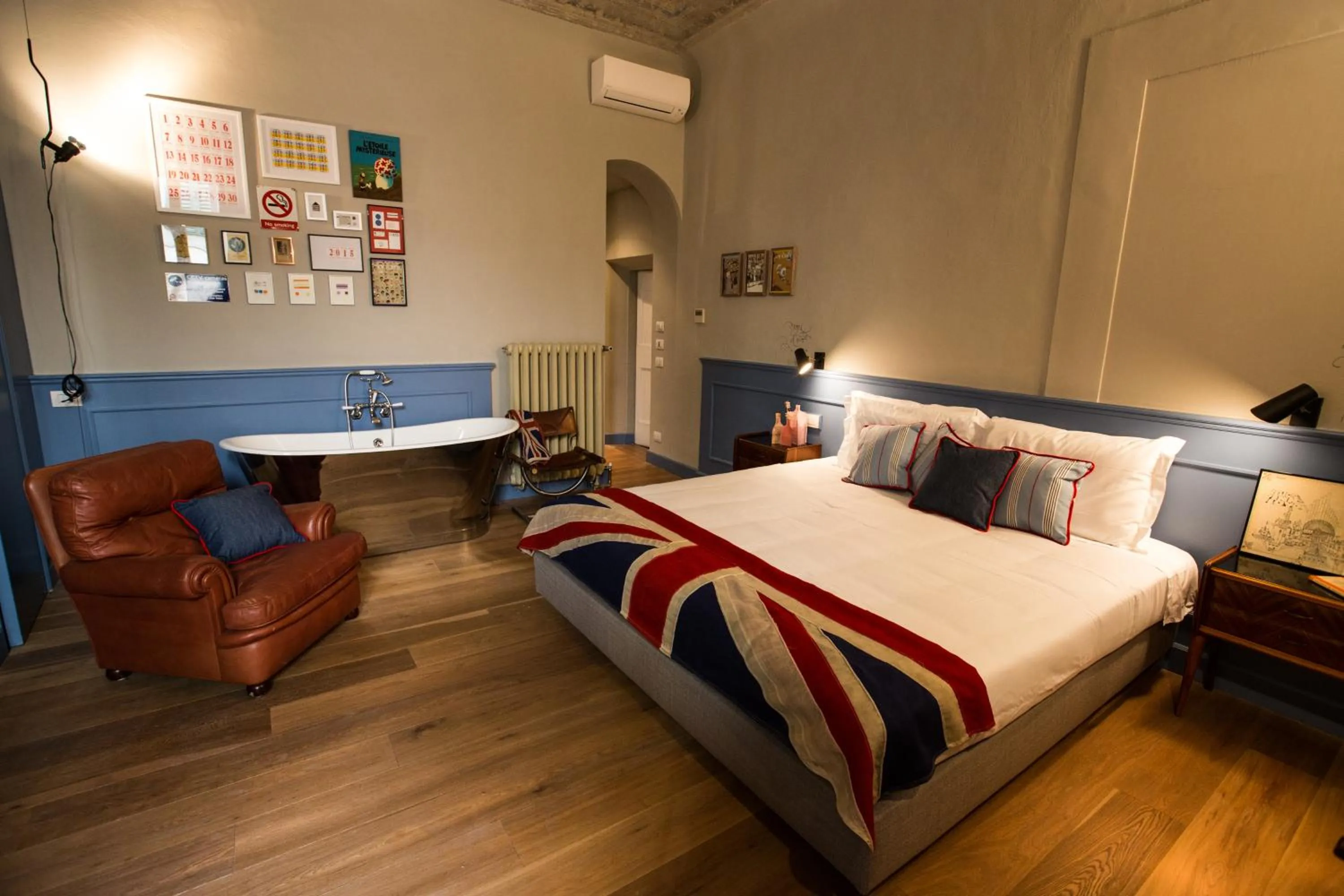 Photo of the whole room, Bed in AdAstra Suites