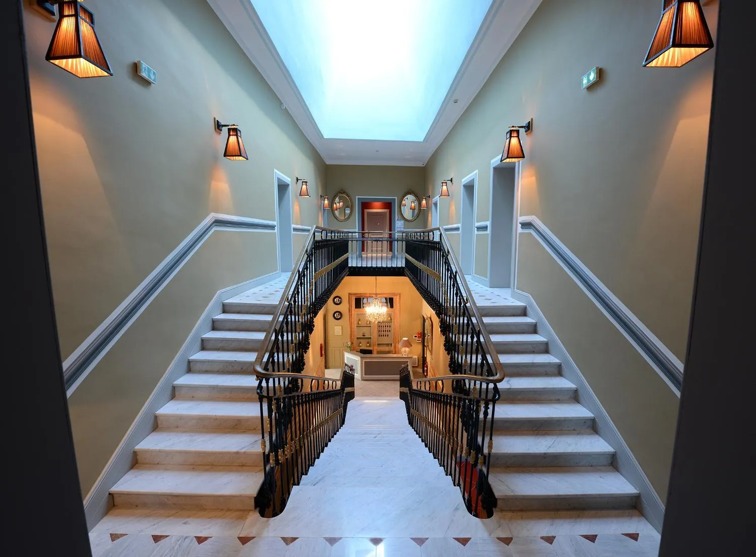 Lobby or reception in Grand Hôtel Henri - Teritoria