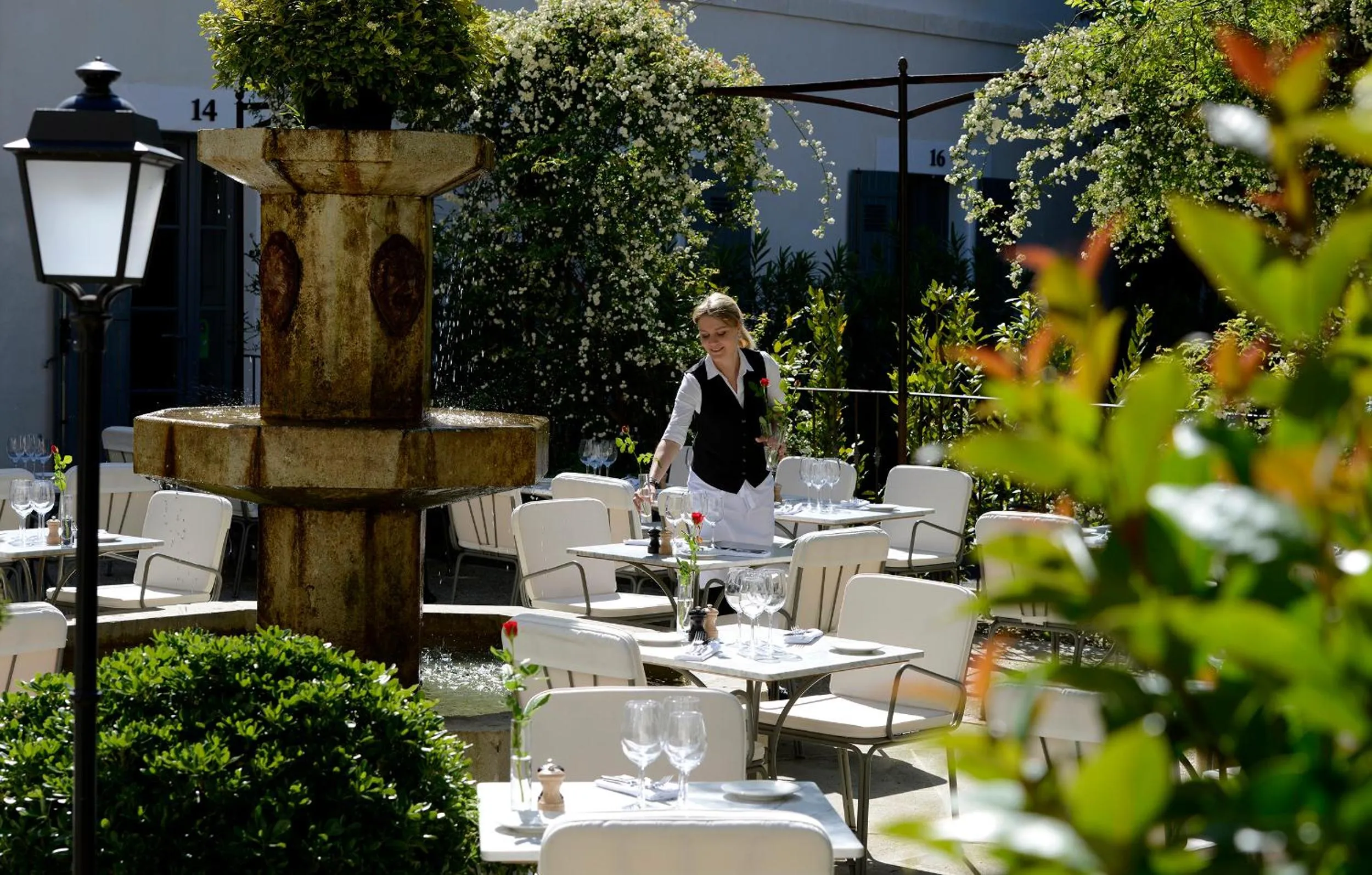 Staff in Grand Hôtel Henri - Teritoria