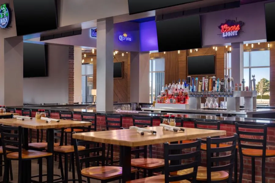 Restaurant/places to eat in Hilton Garden Inn Hutchinson