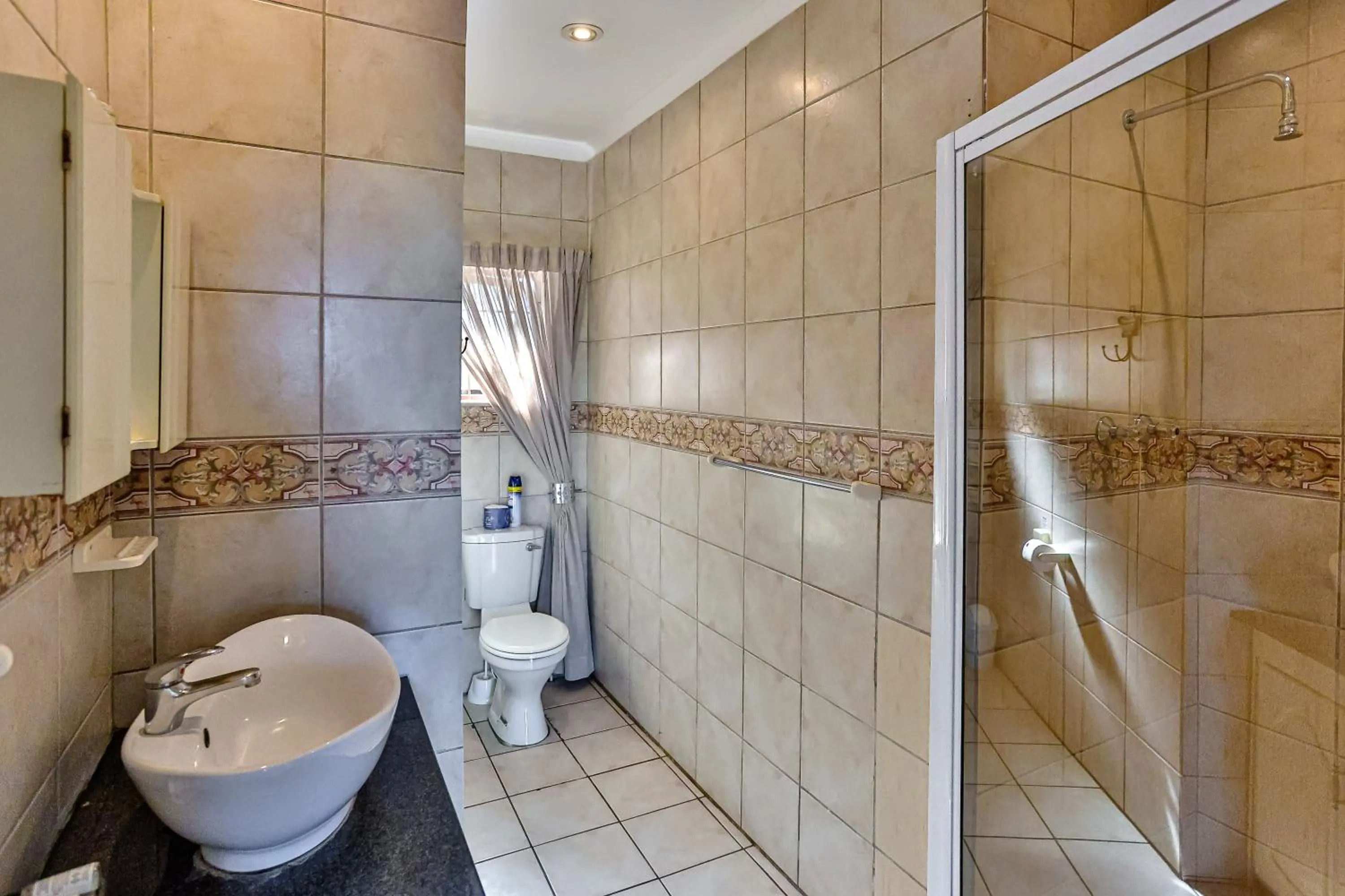 Shower in Zuider Zee Guest House