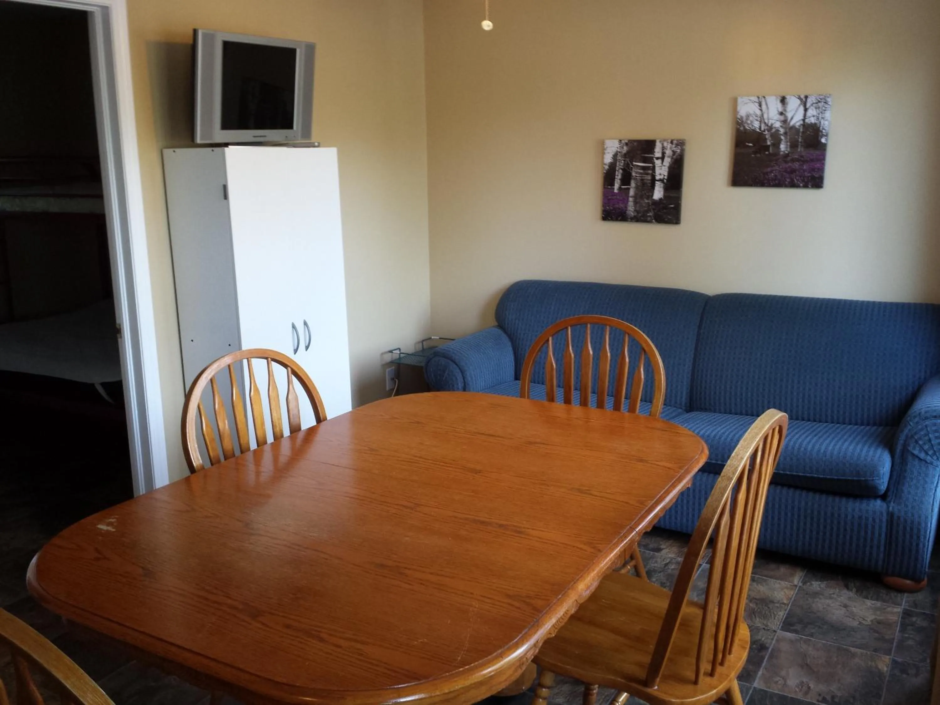 Photo of the whole room in Wu Wu's Cabins