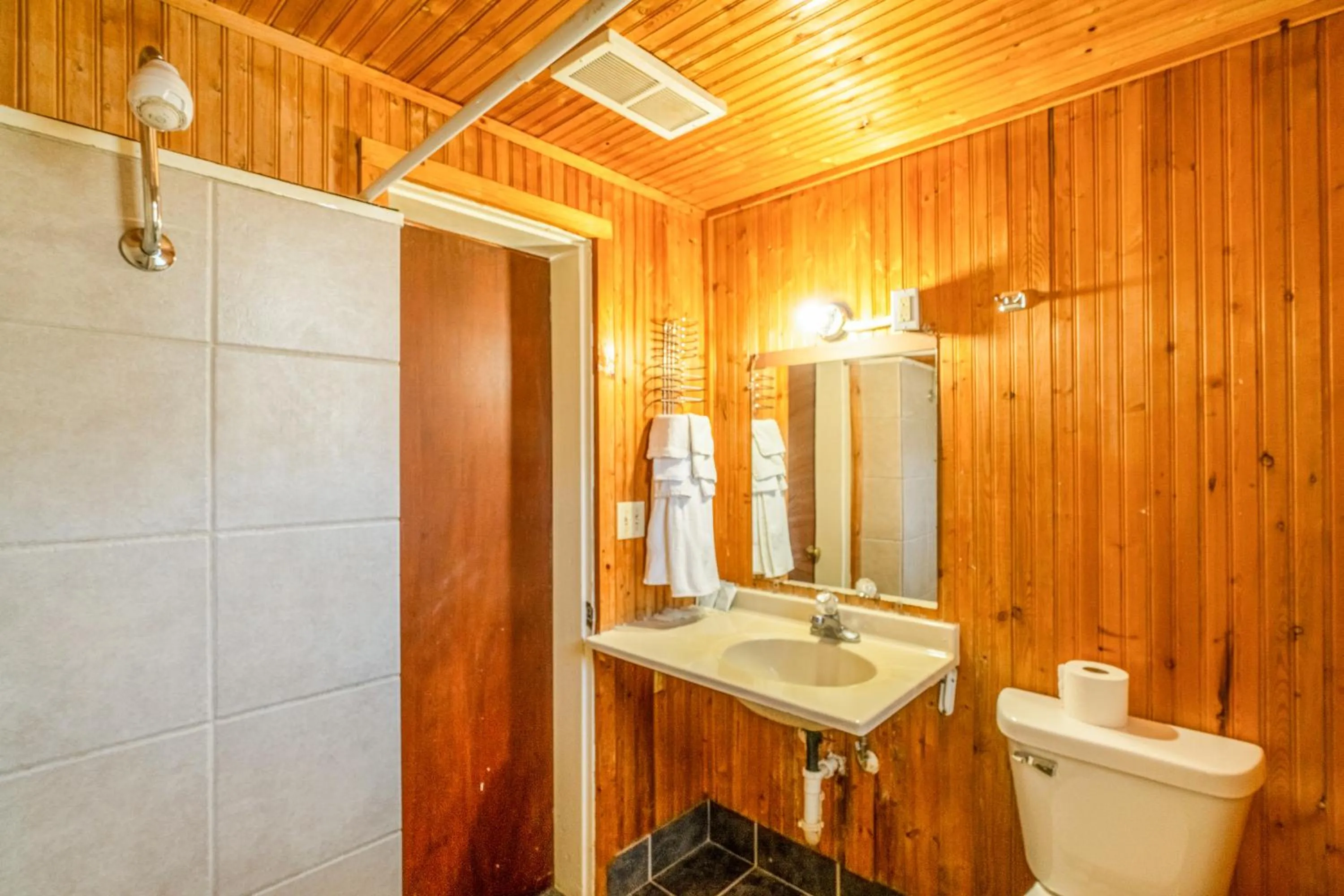 Bathroom in Green Acre Motel by OYO Near Rush County Airport