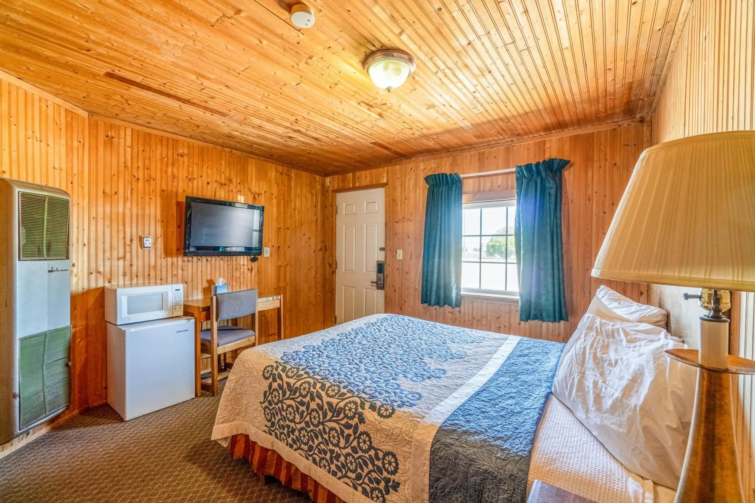 King Bed in Green Acre Motel by OYO Near Rush County Airport King Bed in Green Acre Motel by OYO Near Rush County Airport