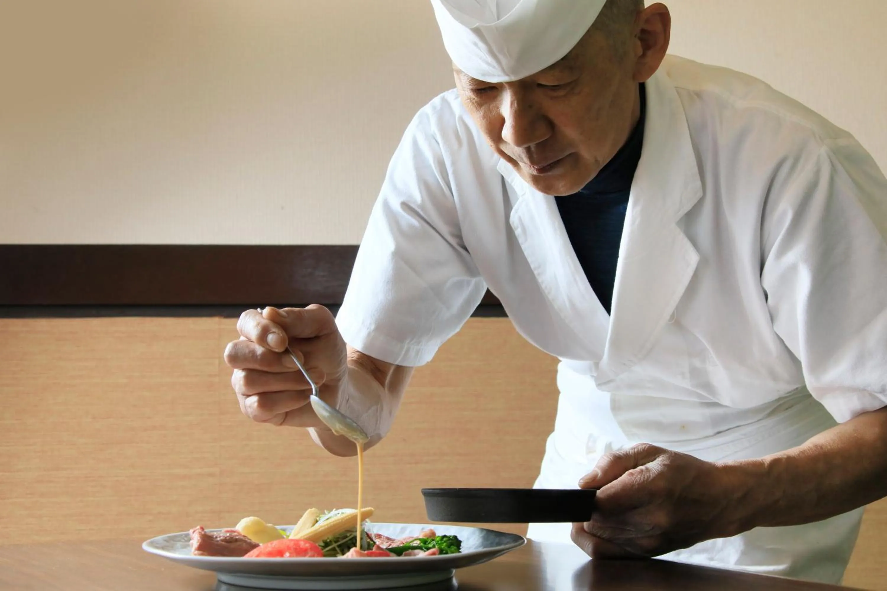 Staff in Izu Ippeki Lake Lakeside Terrace